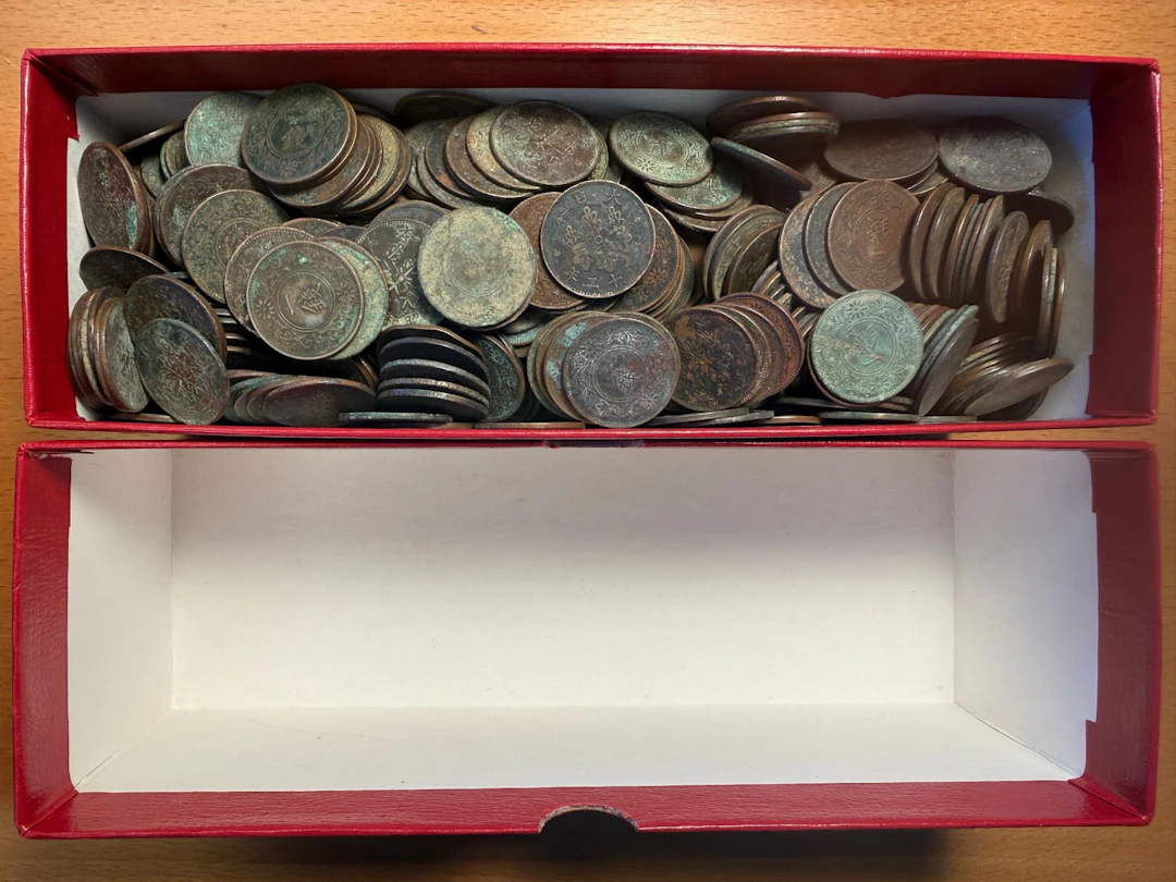 JAPAN: LOT of 915 coins
