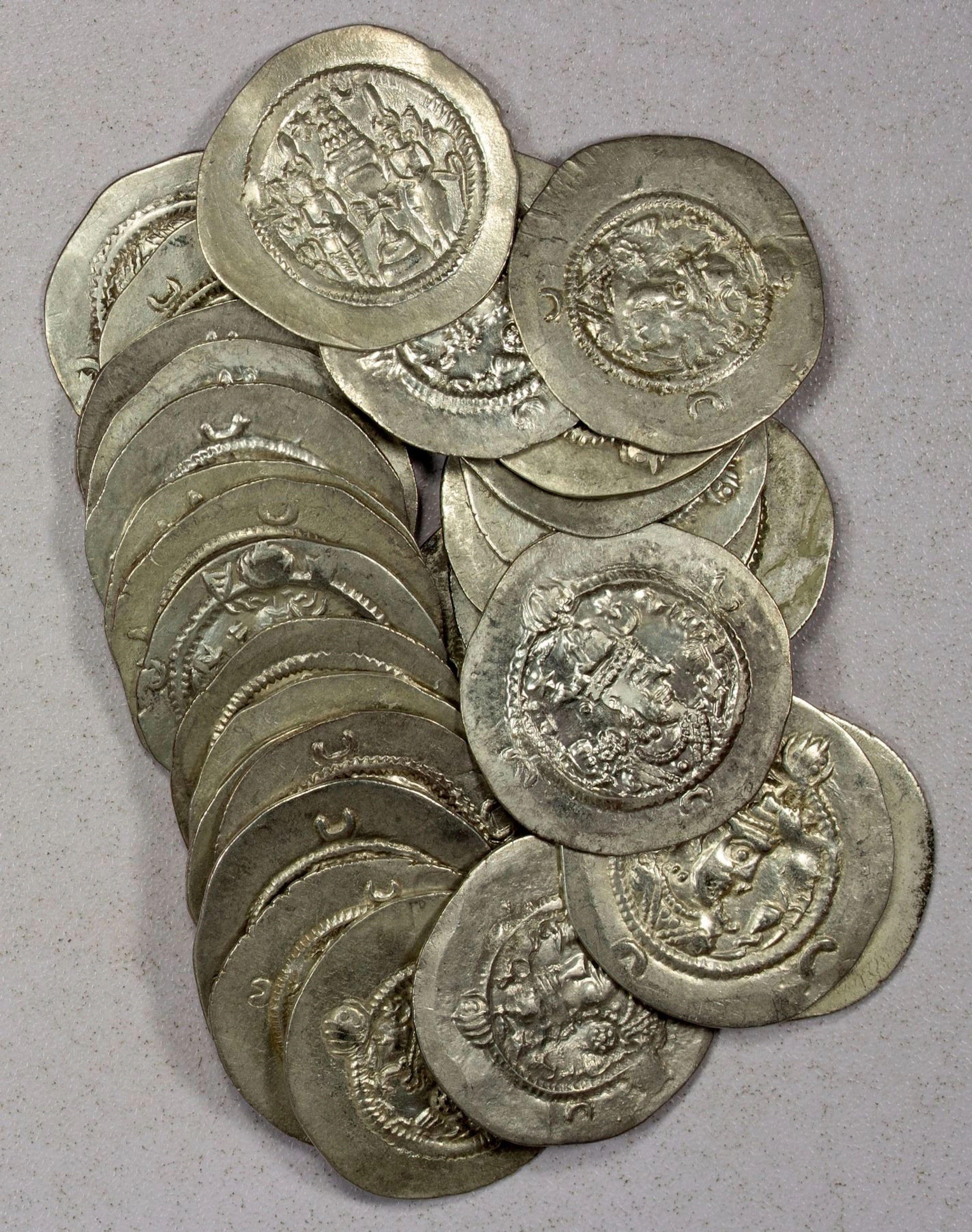 ANCIENT PERSIA: SASANIAN KINGDOM: Khusro I, 531-579, LOT of 30 silver drachms