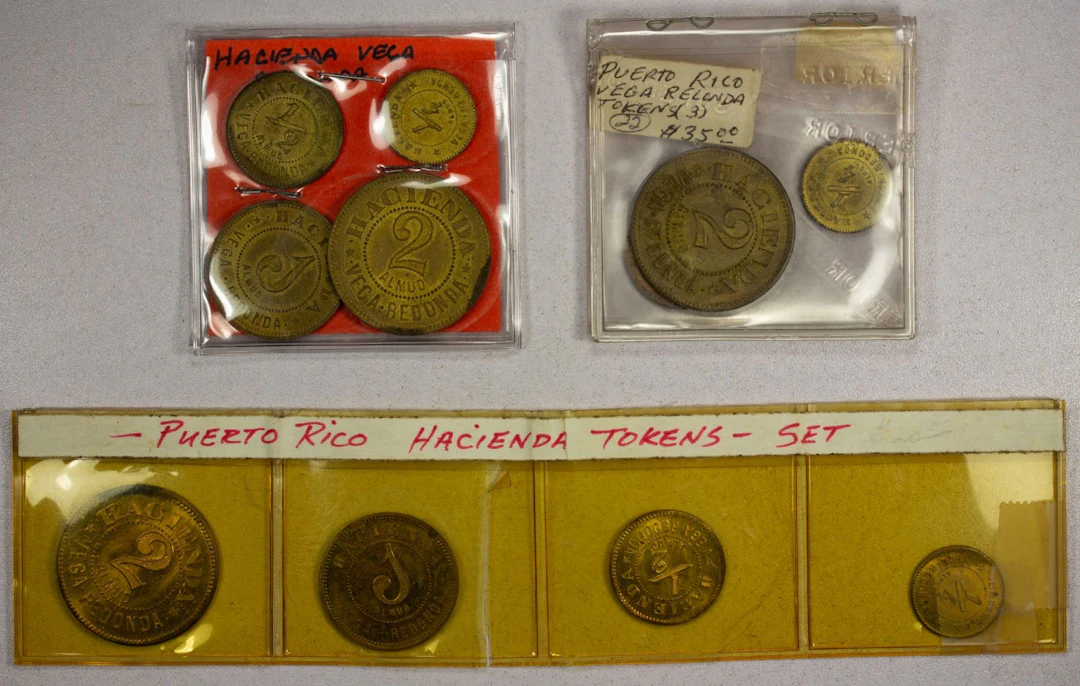 PUERTO RICO: LOT of 12 tokens