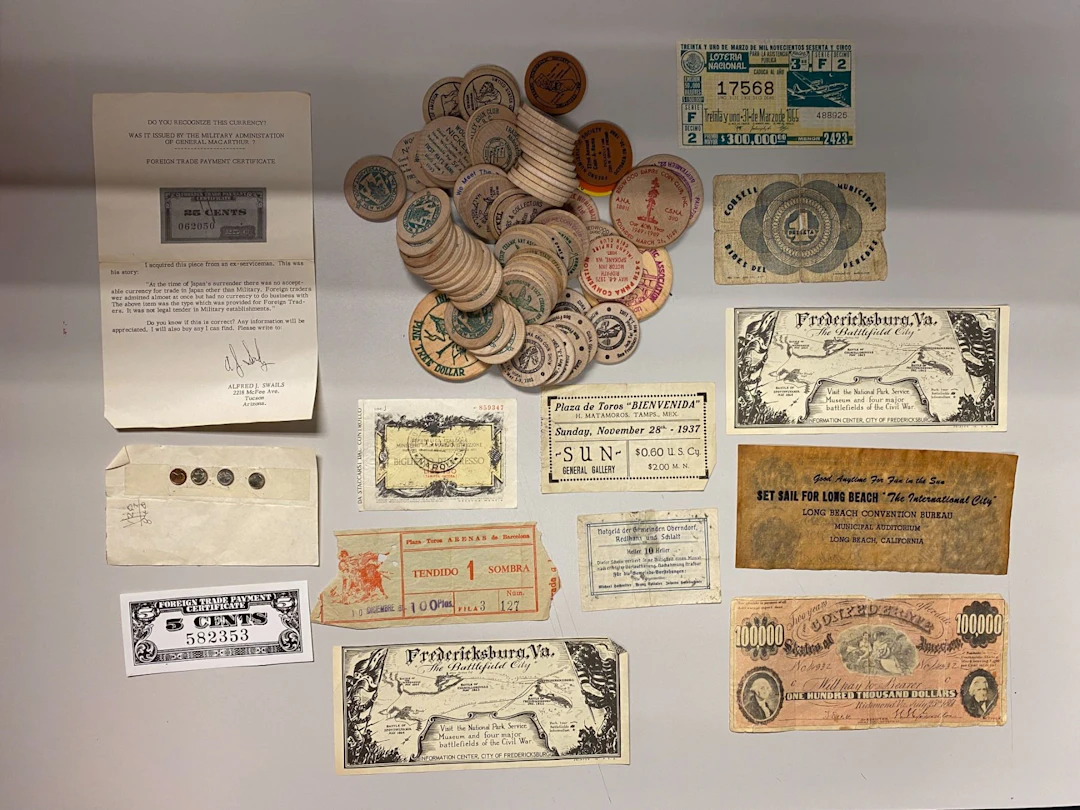 WORLDWIDE: LOT of tokens, medals, and banknotes