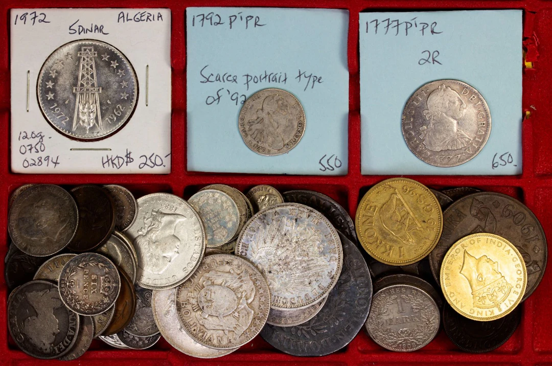 WORLDWIDE: LOT of 63 coins