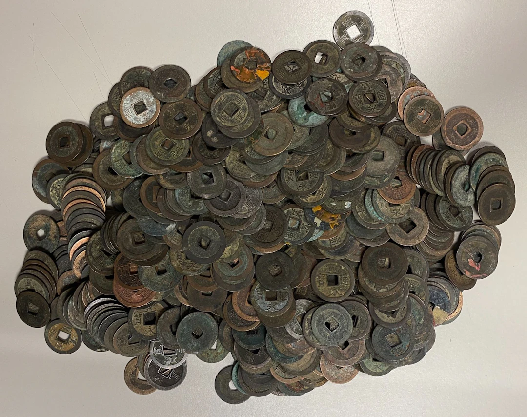 JAPAN: LOT of 567 coins