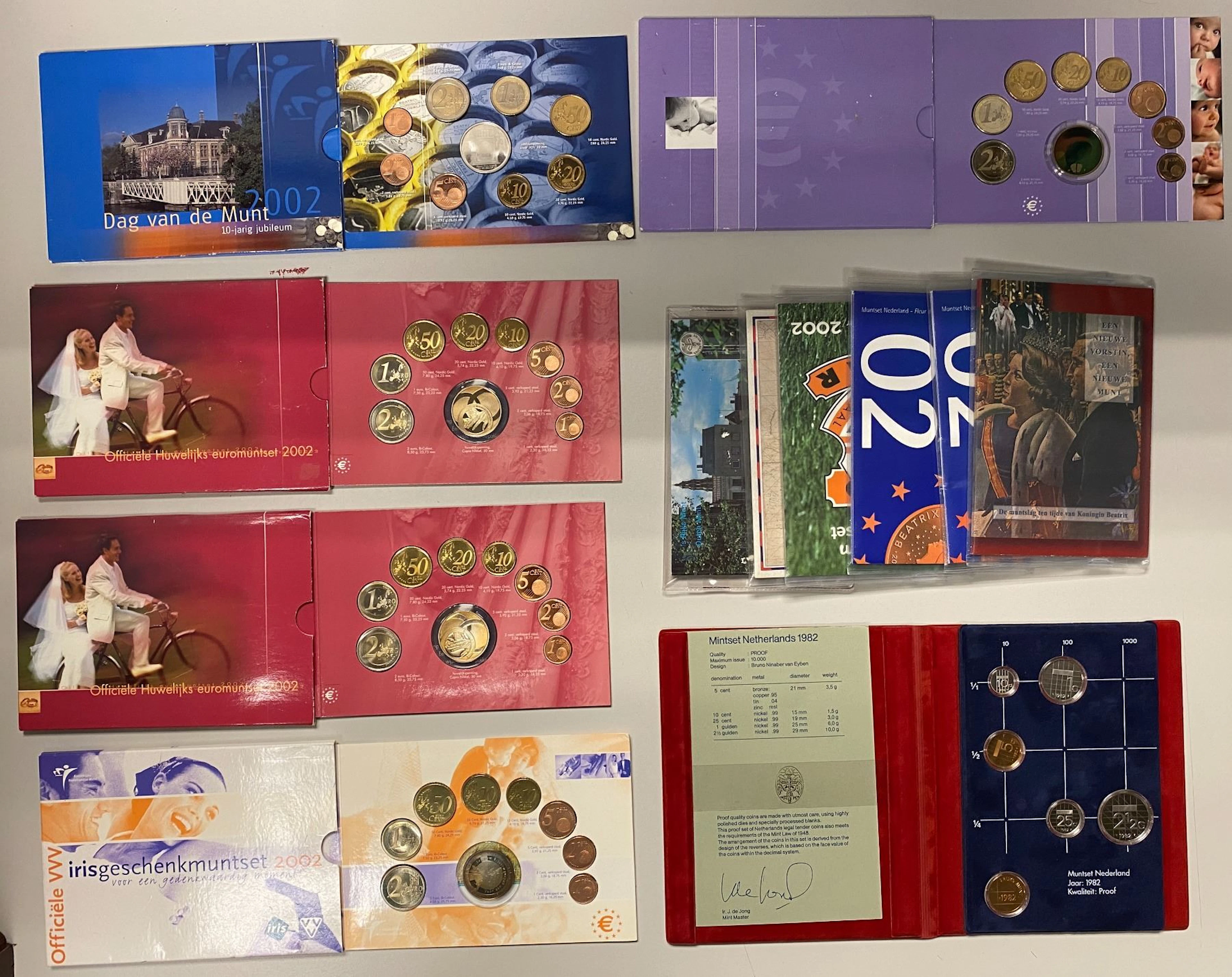 NETHERLANDS: LOT of 12 sets