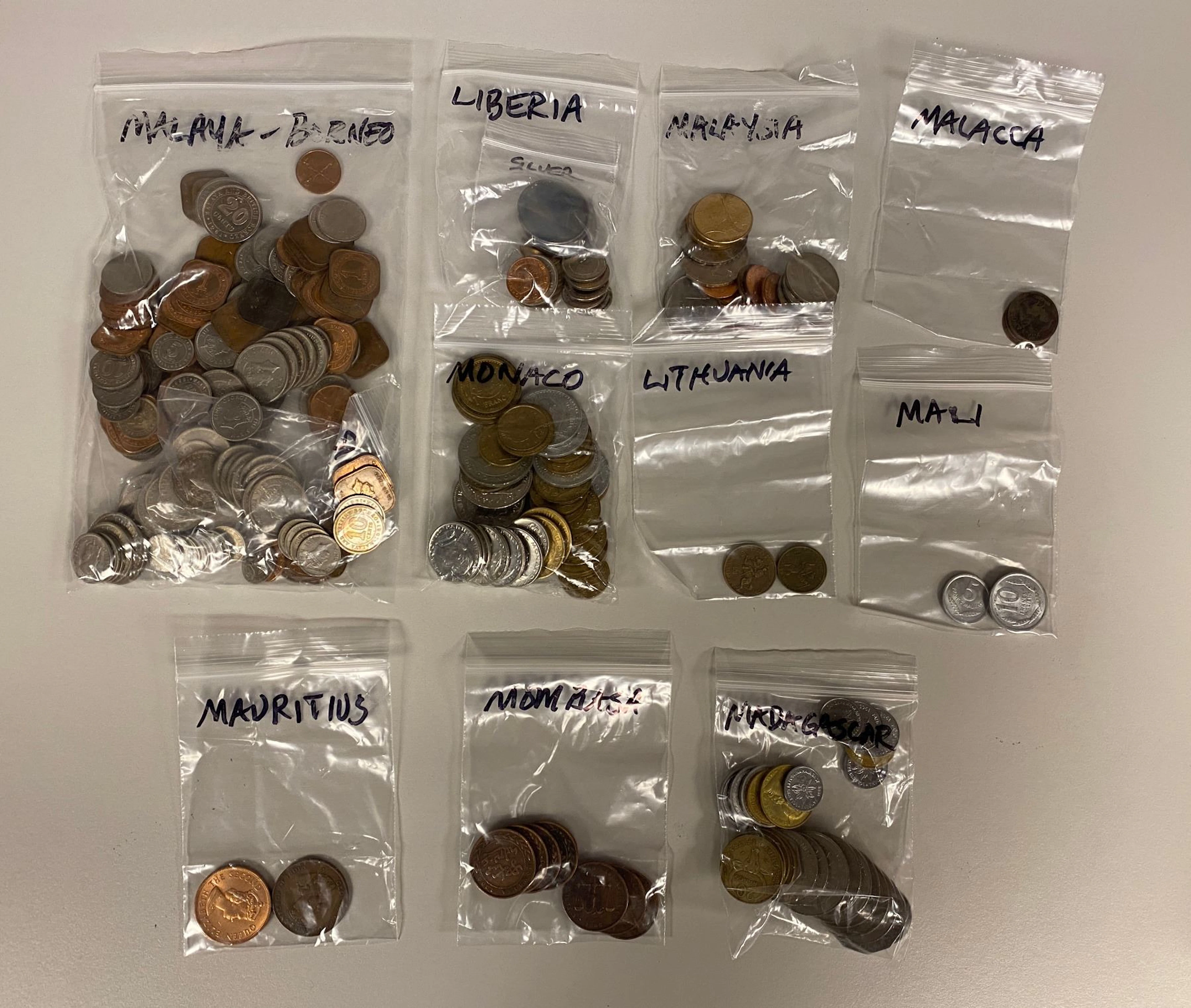 WORLDWIDE: LOT of 464 coins