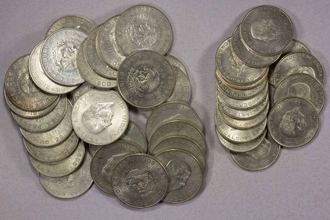 MEXICO: LOT of 32 silver coins