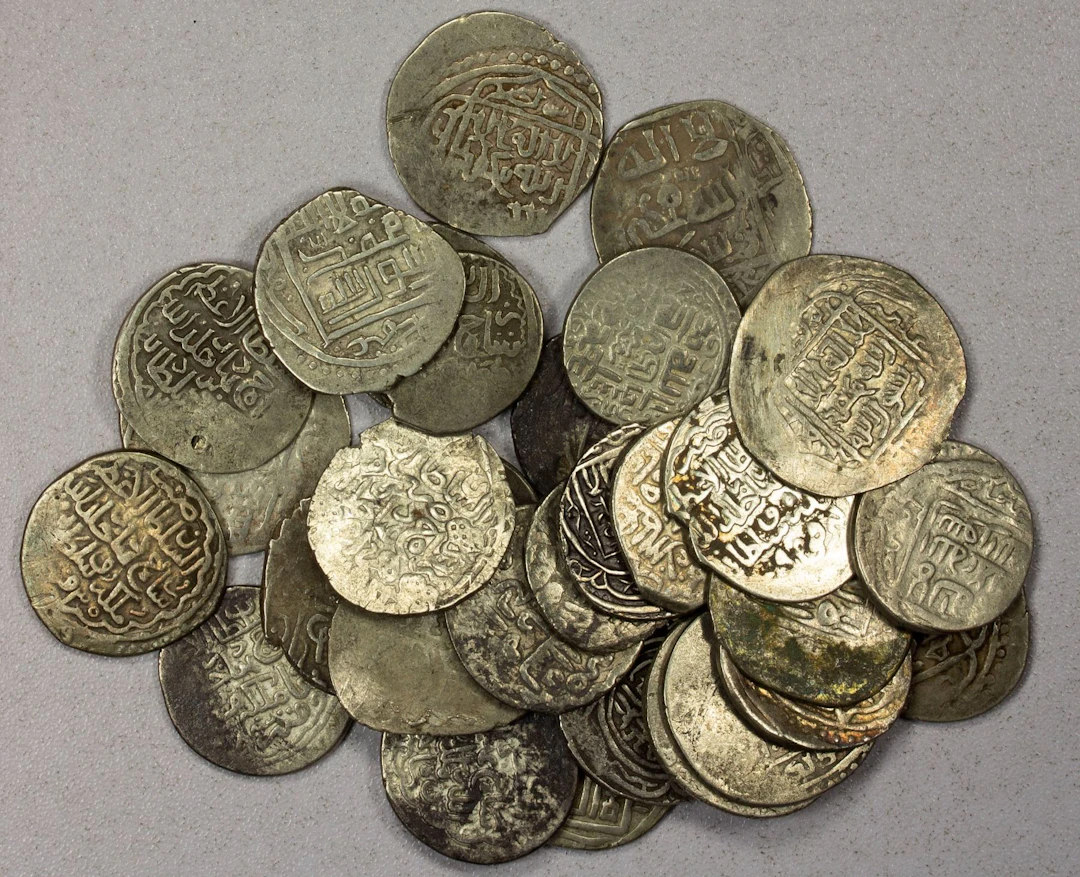 EARLY ISLAMIC: TIMURID: Shahrukh, 1405-1447, LOT of 32 silver tankas