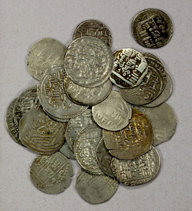 EARLY ISLAMIC: ILKHAN: LOT of 24 silver coins
