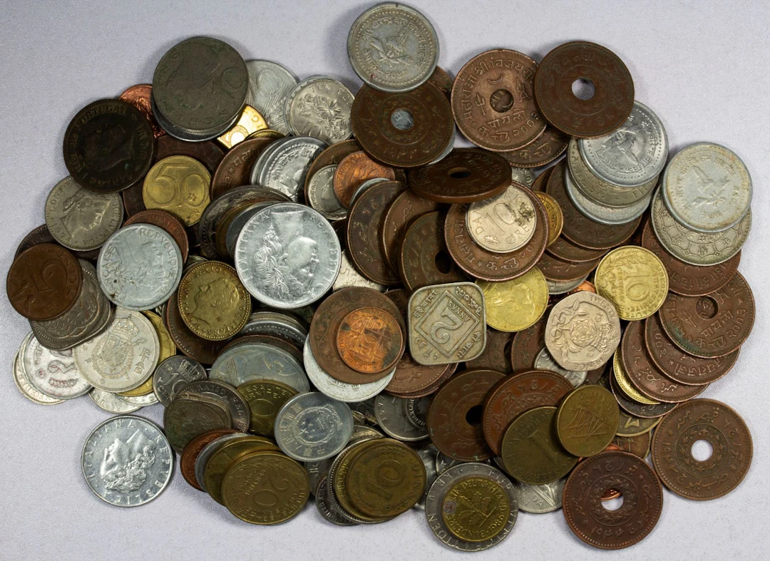 WORLDWIDE: LOT of 198 coins