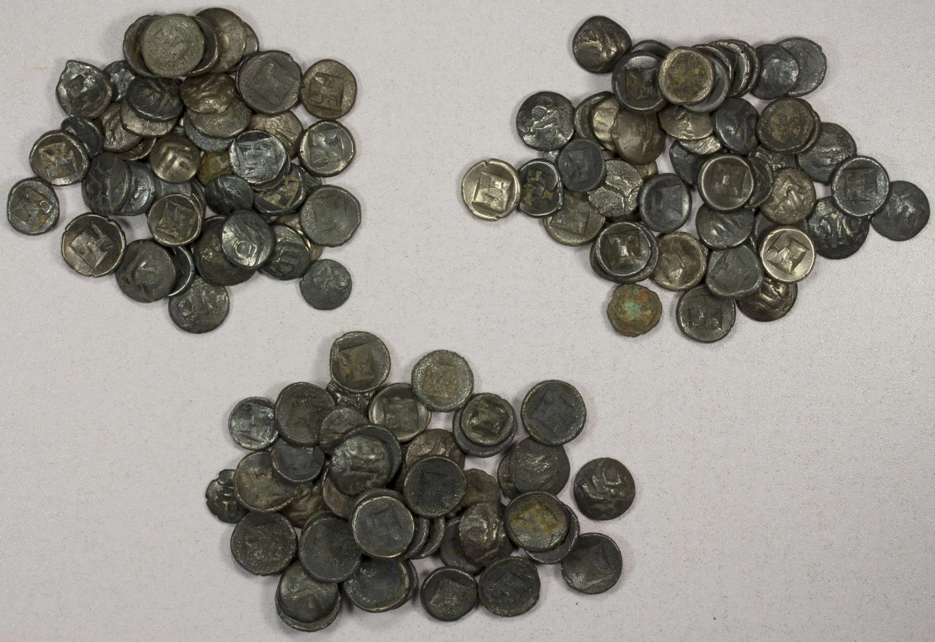 INDONESIA: JAVA: LOT of 142 AR units