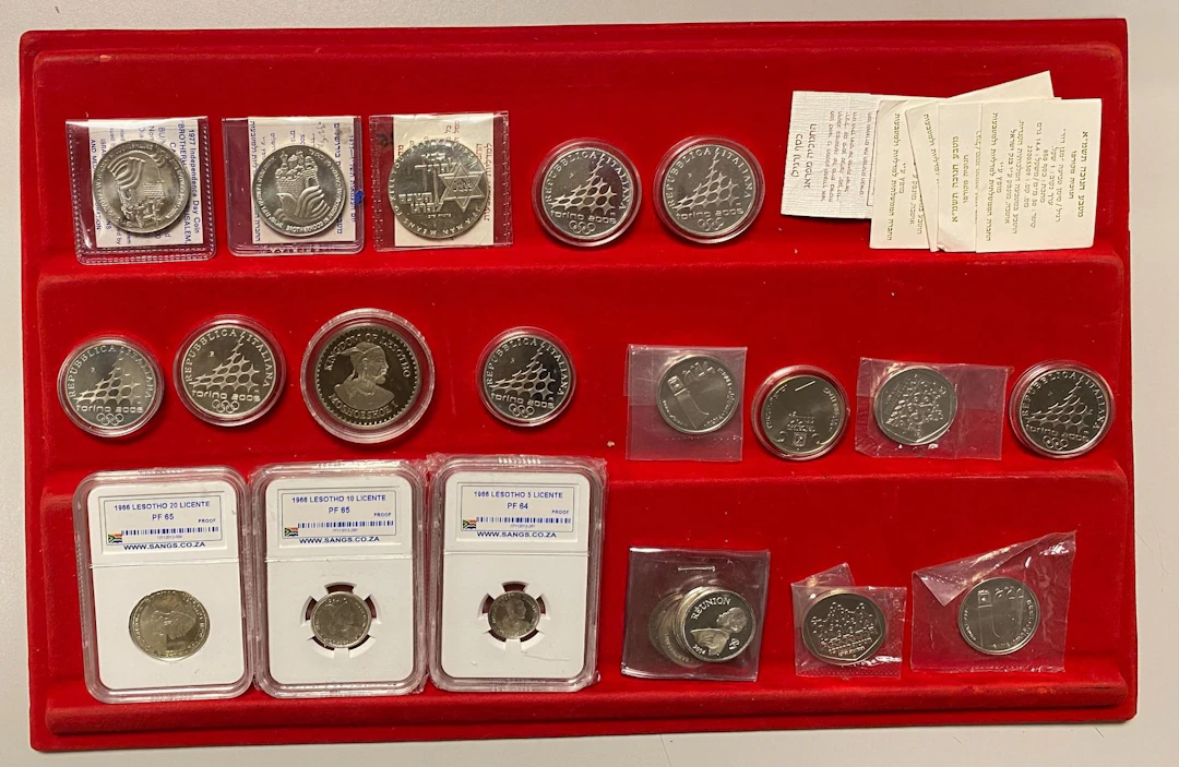 WORLDWIDE: LOT of 23 coins and medals
