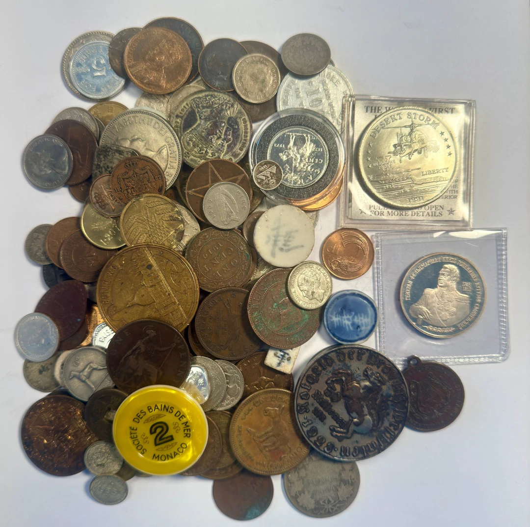 WORLDWIDE: LOT of 125 items