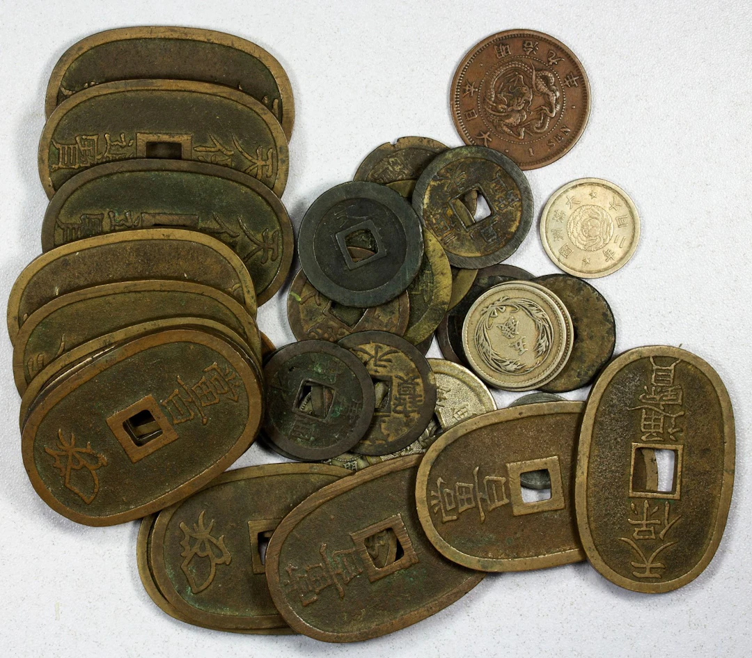 JAPAN: LOT of 33 coins