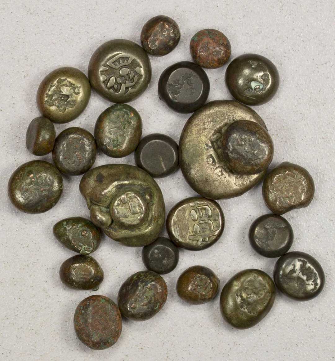 JAPAN: LOT of 25 coins