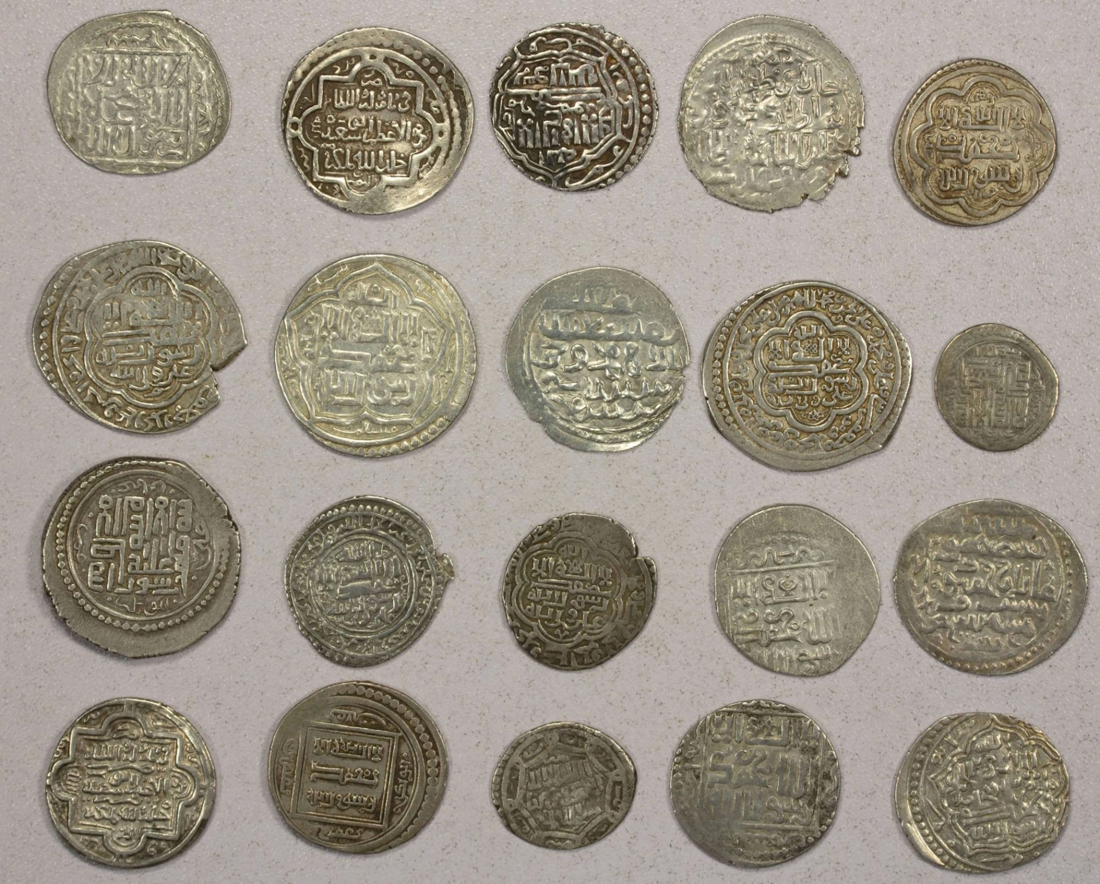 EARLY ISLAMIC: ILKHAN: LOT of 20 silver coins