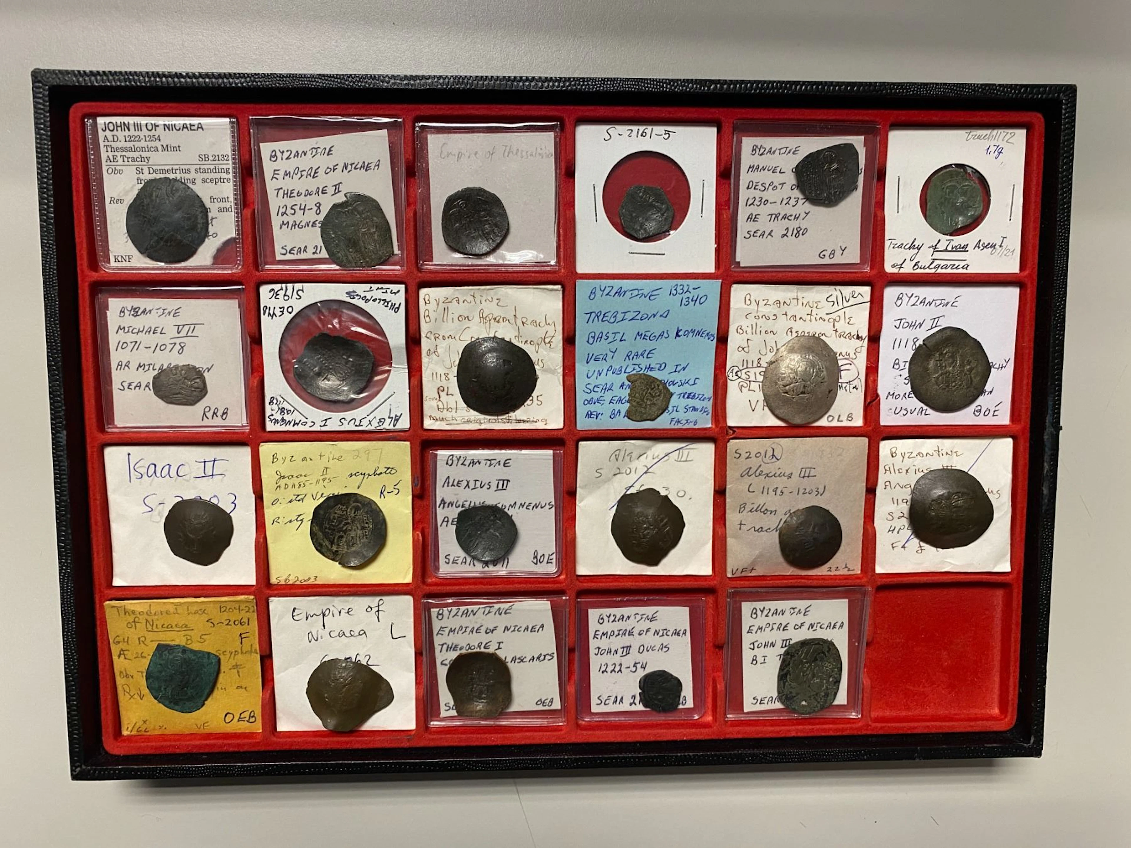 BYZANTINE EMPIRE: LOT of 23 coins