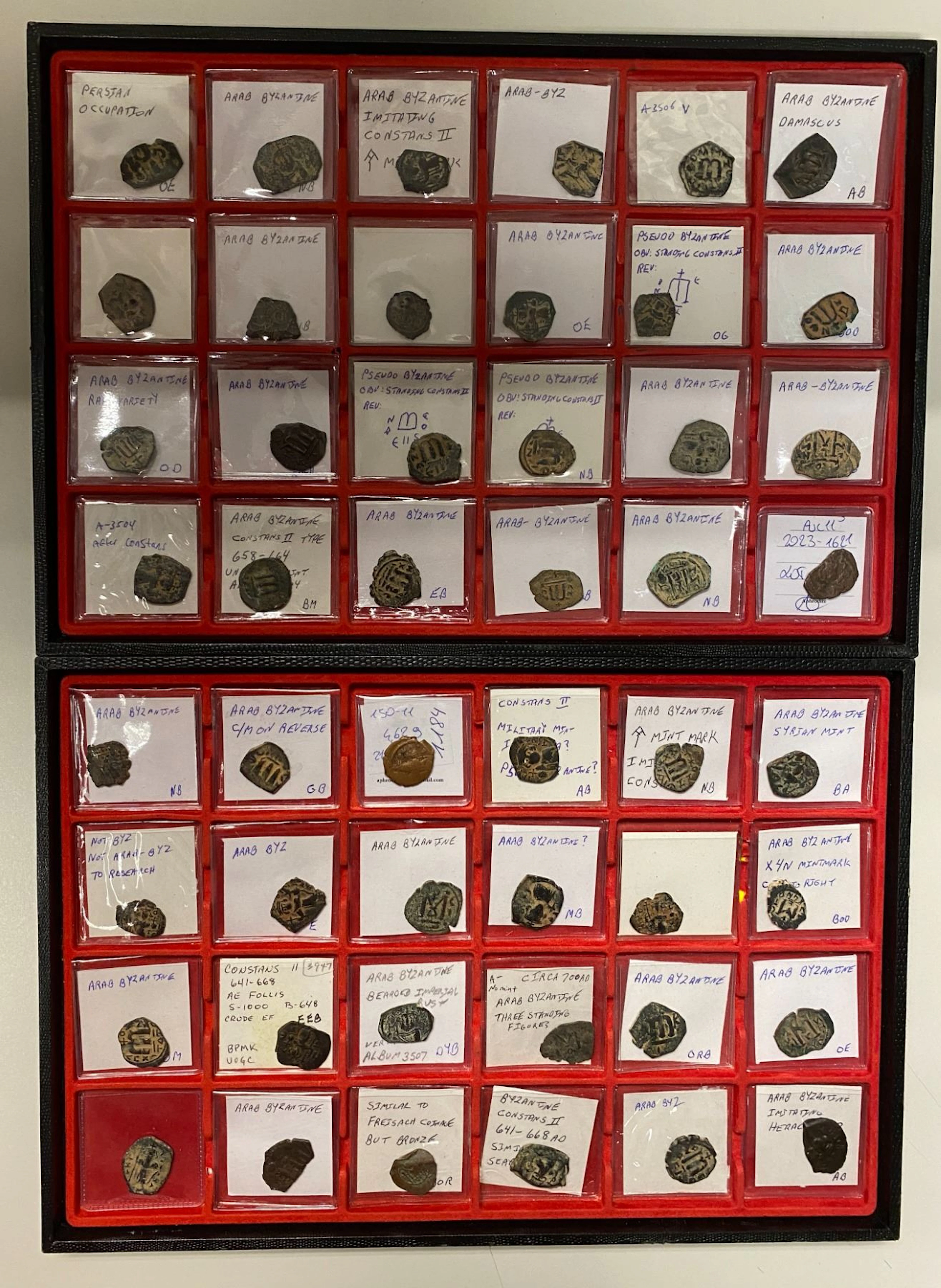 BYZANTINE EMPIRE: LOT of 64 coins