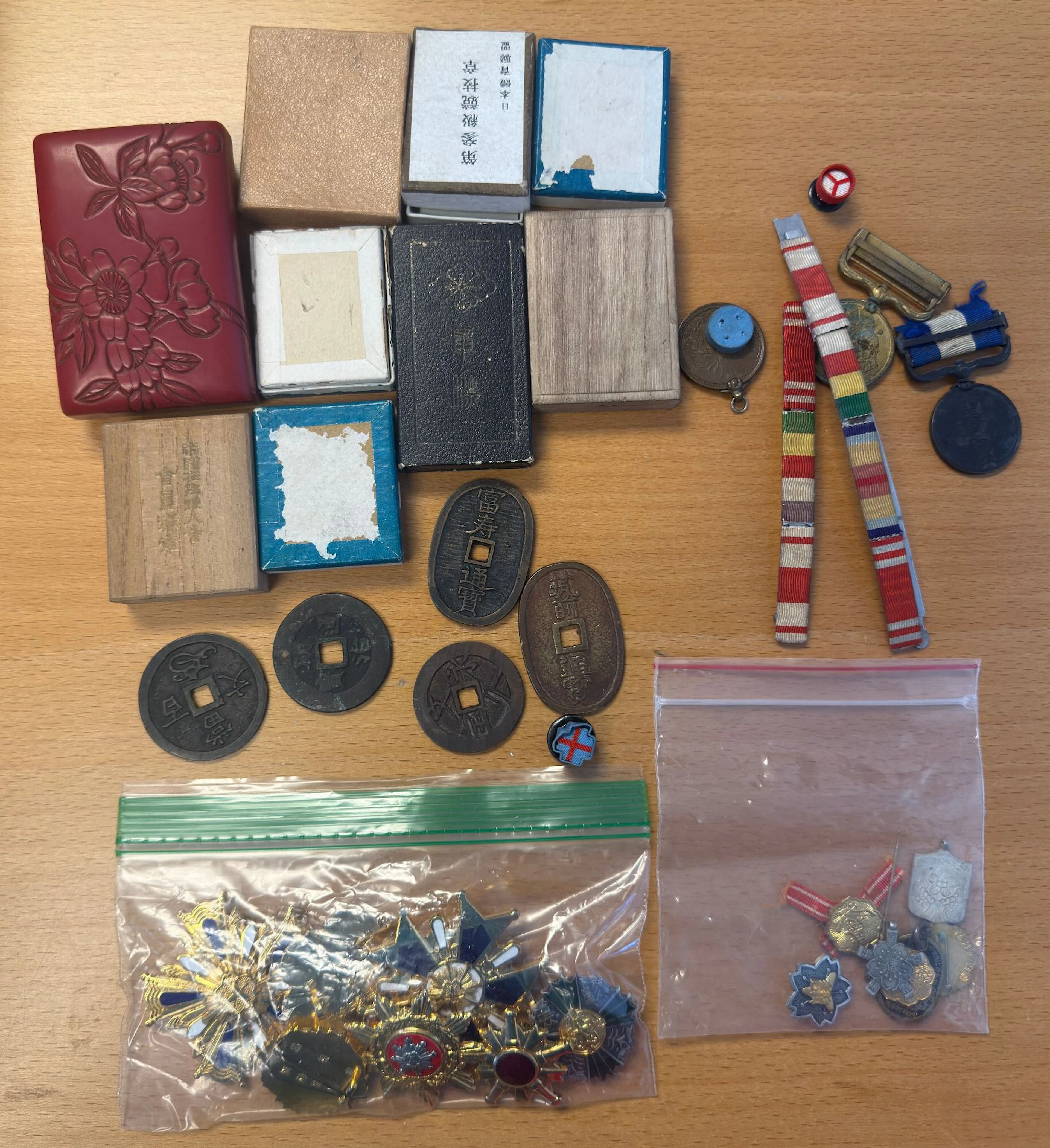 JAPAN: LOT of 37 items