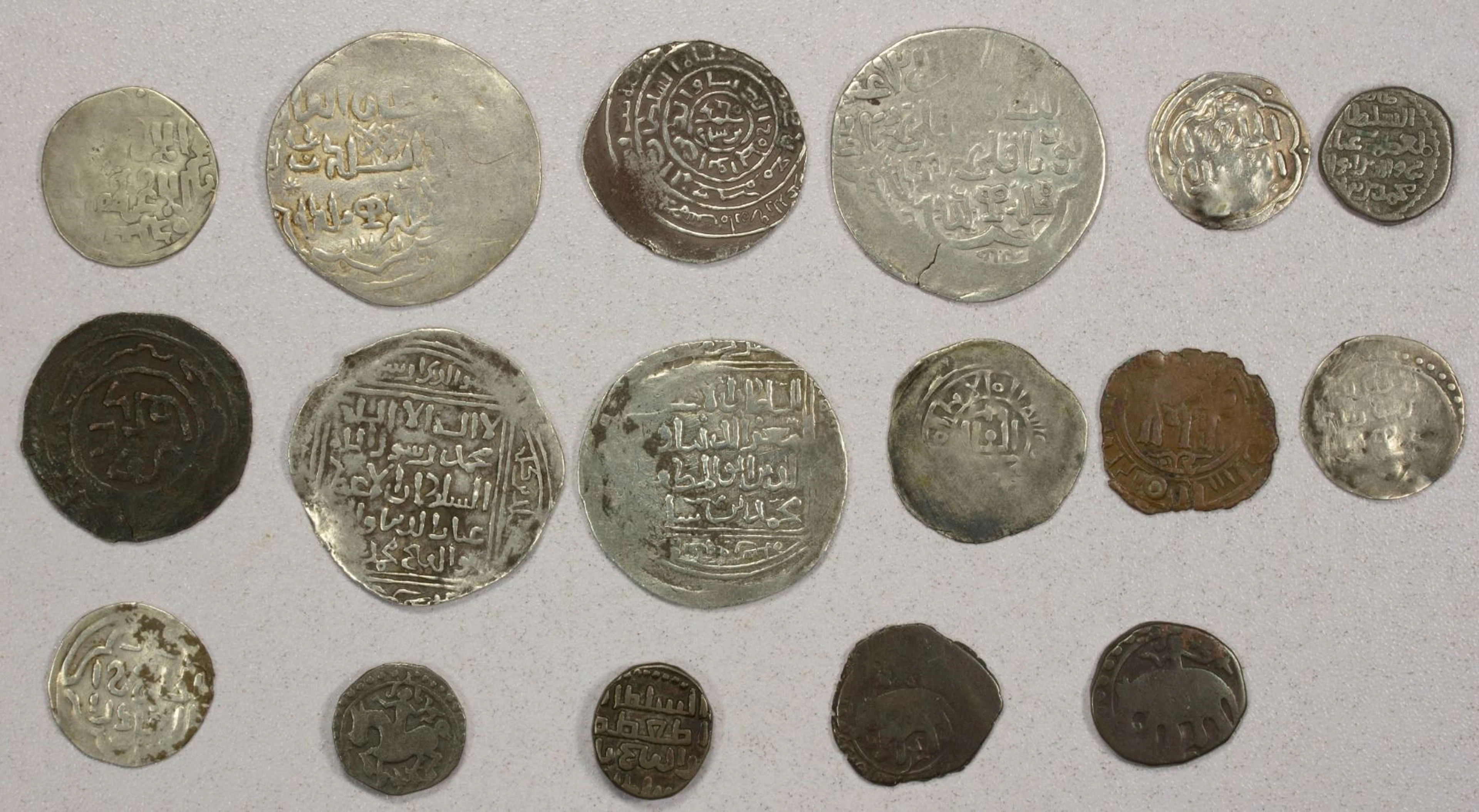 EARLY ISLAMIC: CHAGHATAYID & GHORID: LOT of 9 Chaghatayid and 8 Ghorid coins