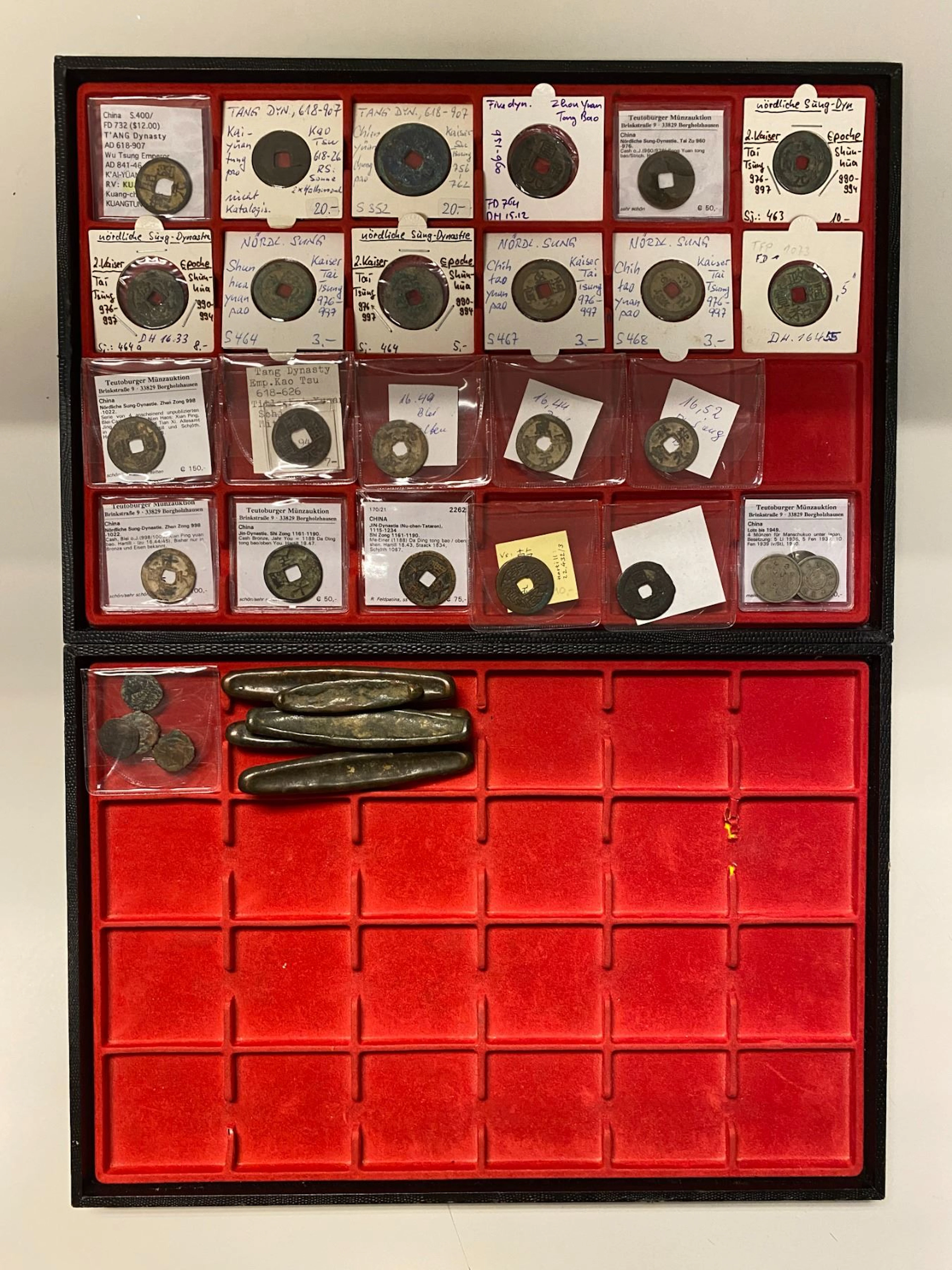 CHINA: LOT of 34 coins