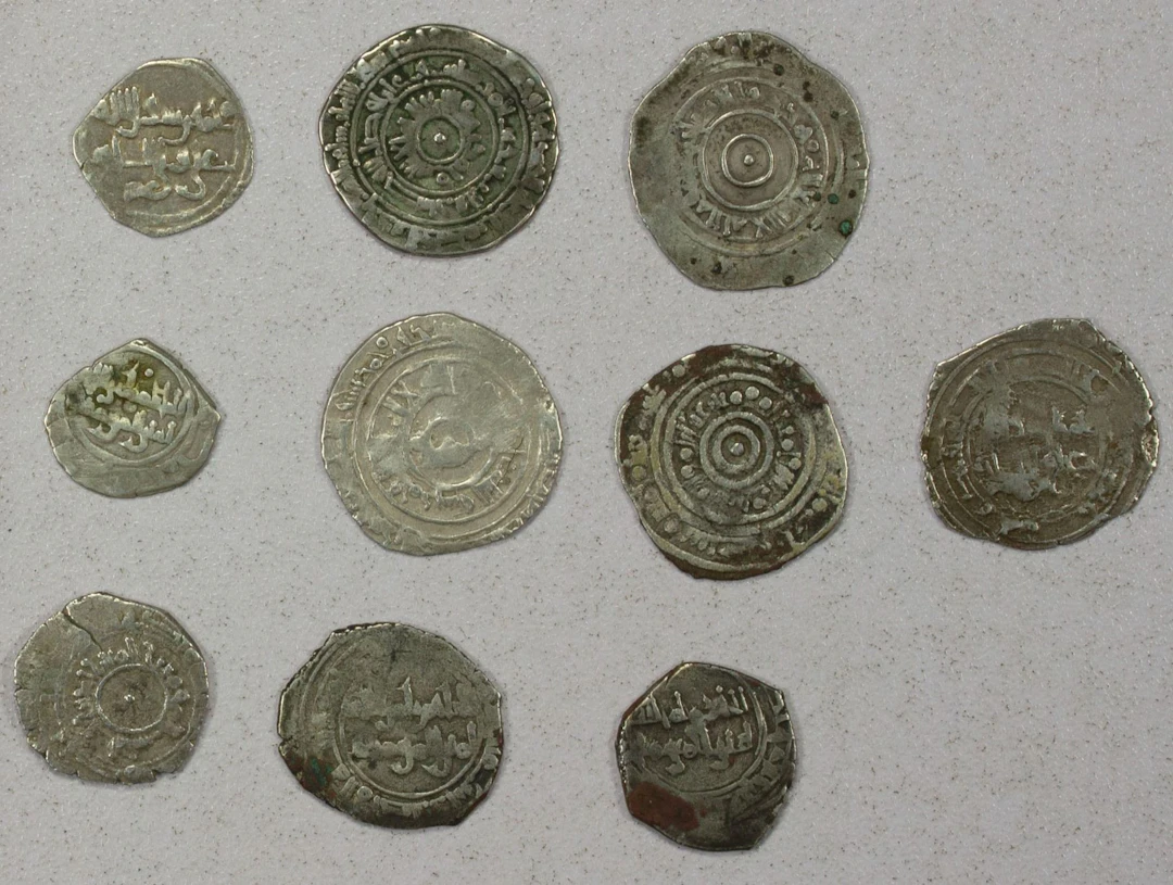 EARLY ISLAMIC: FATIMID: LOT of 10 silver coins