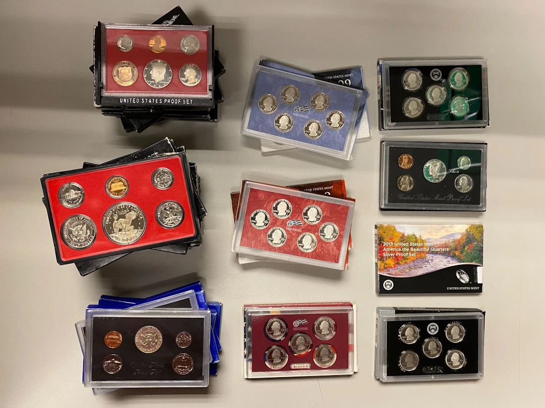 UNITED STATES: LOT of 33 sets