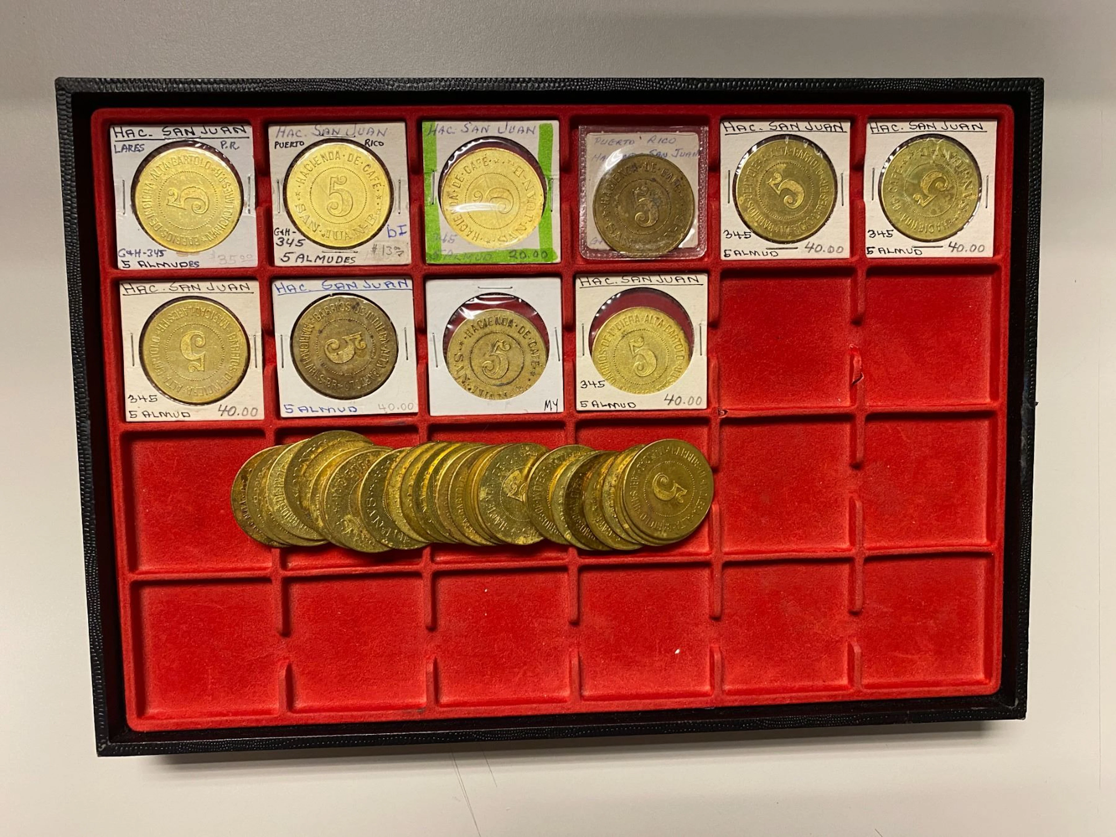 PUERTO RICO: LOT of 40 tokens