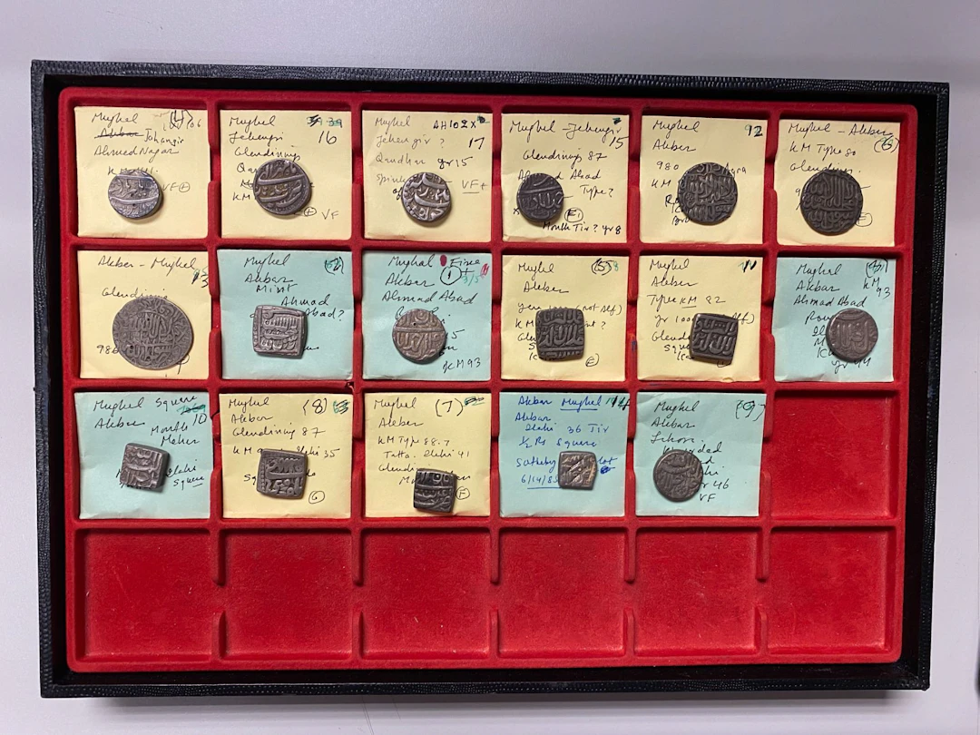 INDIA: MUGHAL: LOT of 17 silver coins