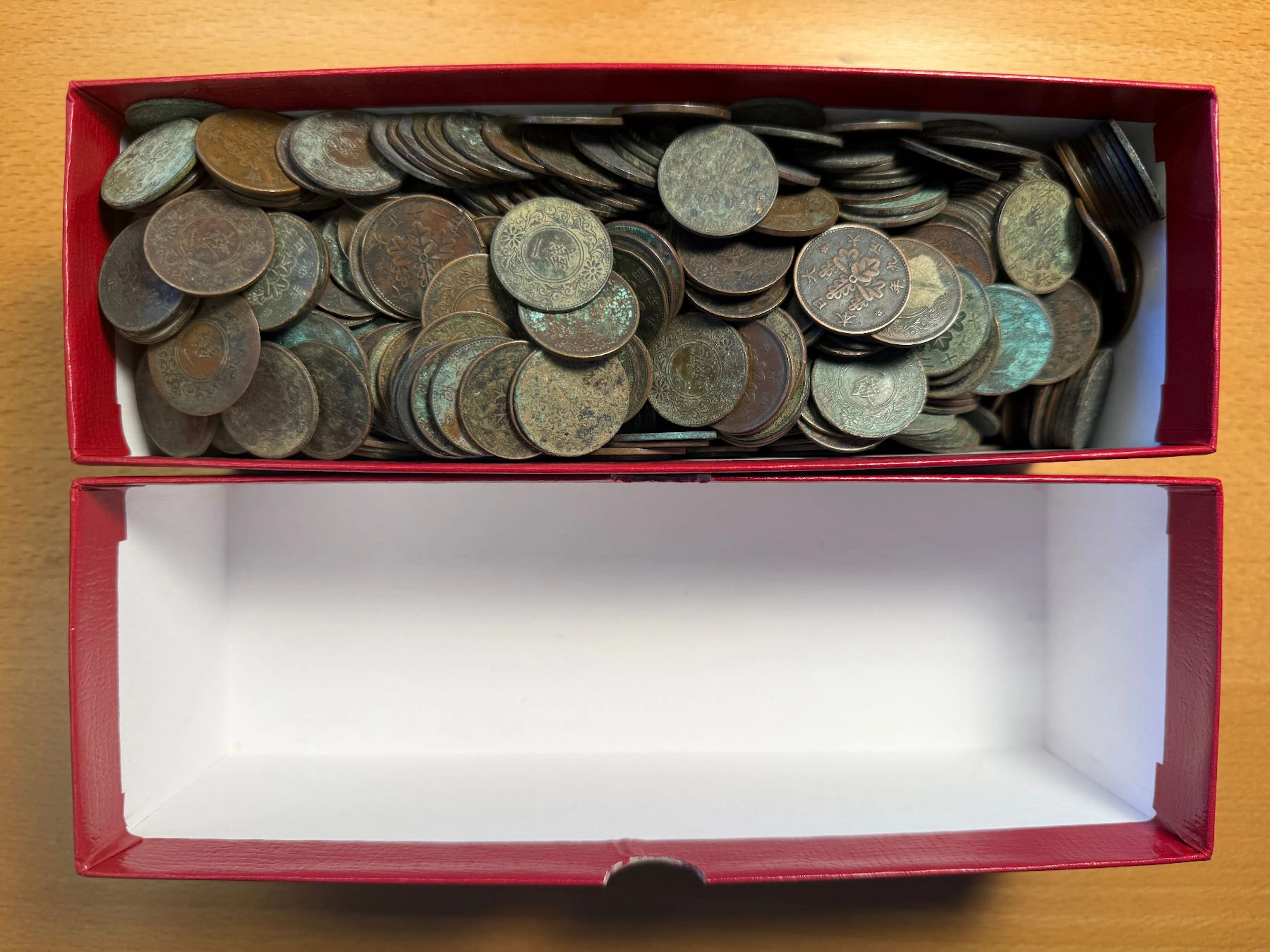 JAPAN: LOT of 920 coins