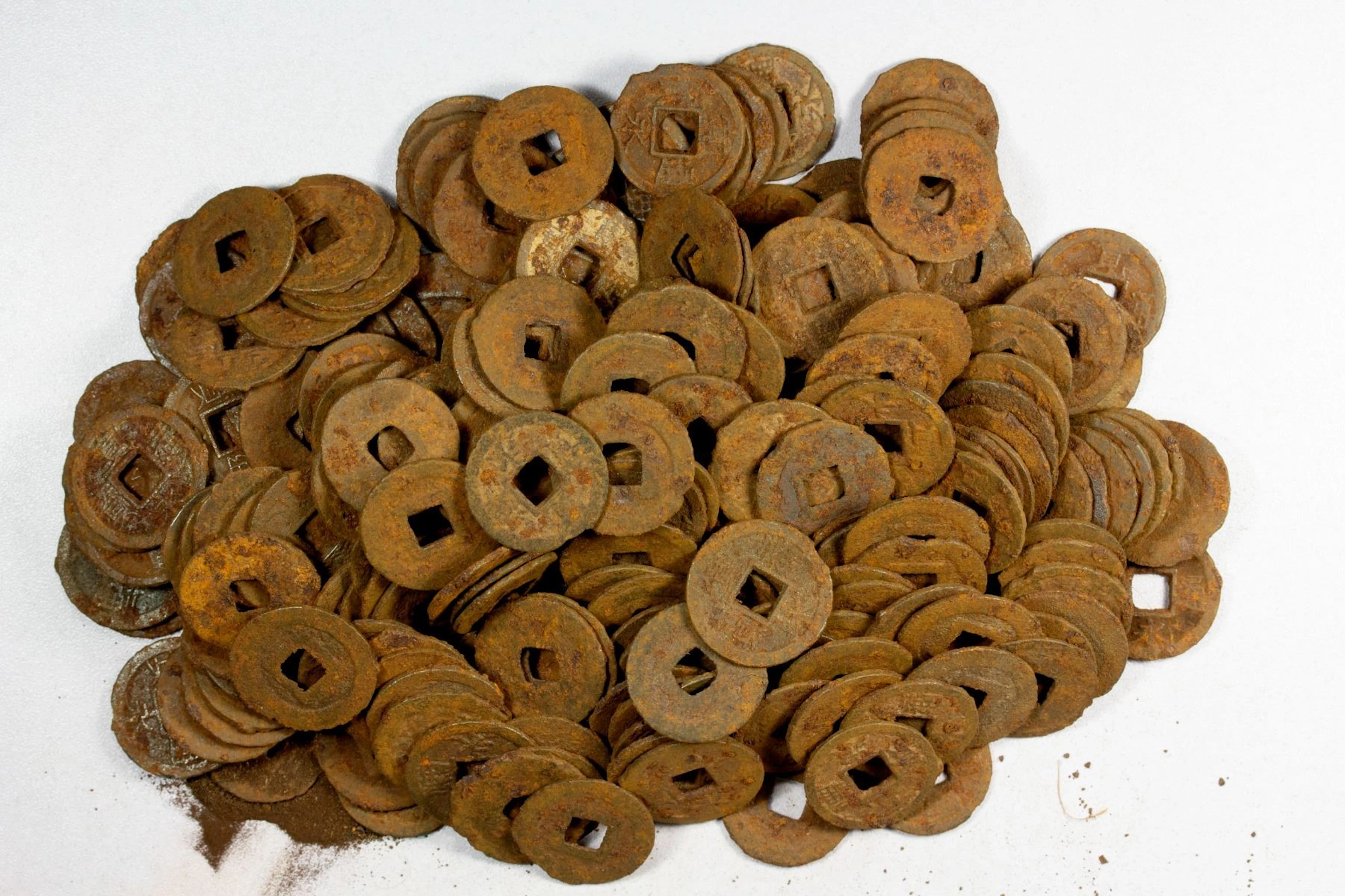 JAPAN: LOT of 239 coins