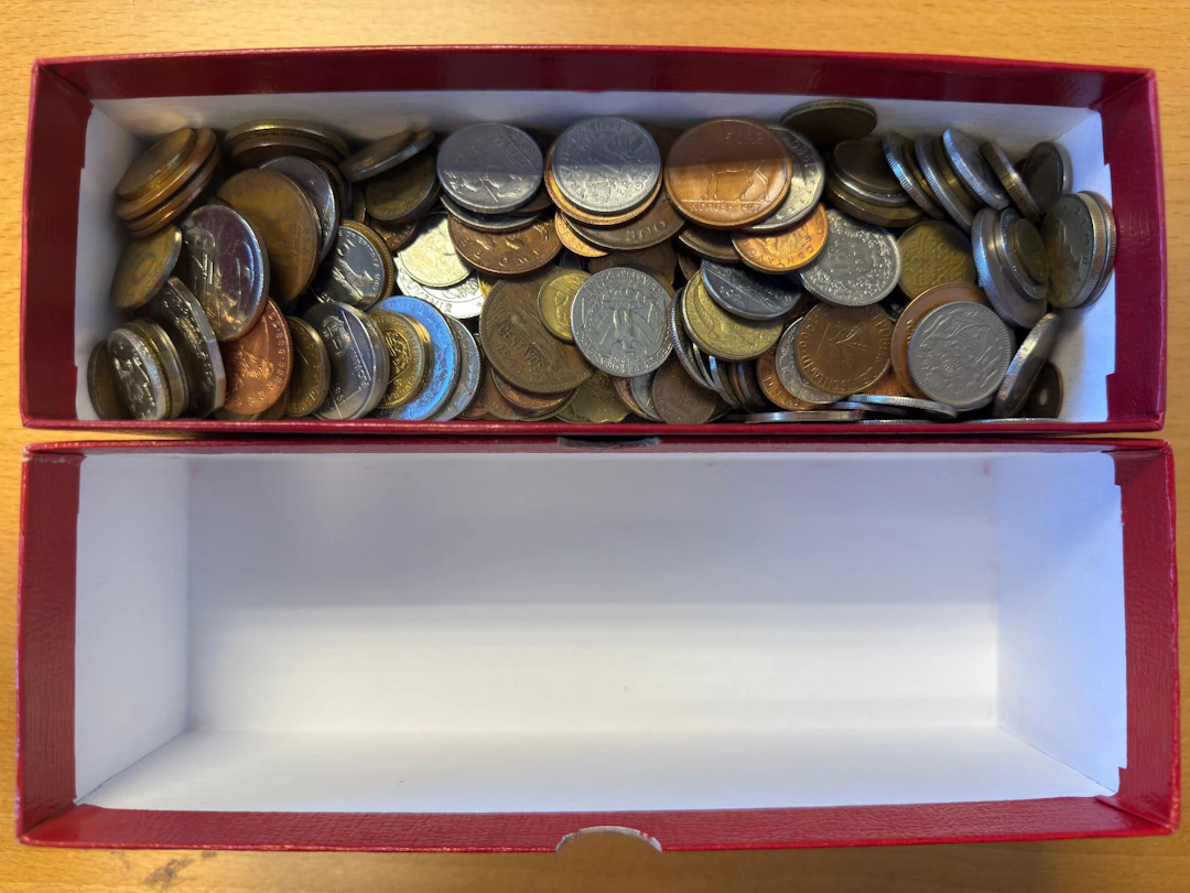 WORLDWIDE: LOT of 669 coins