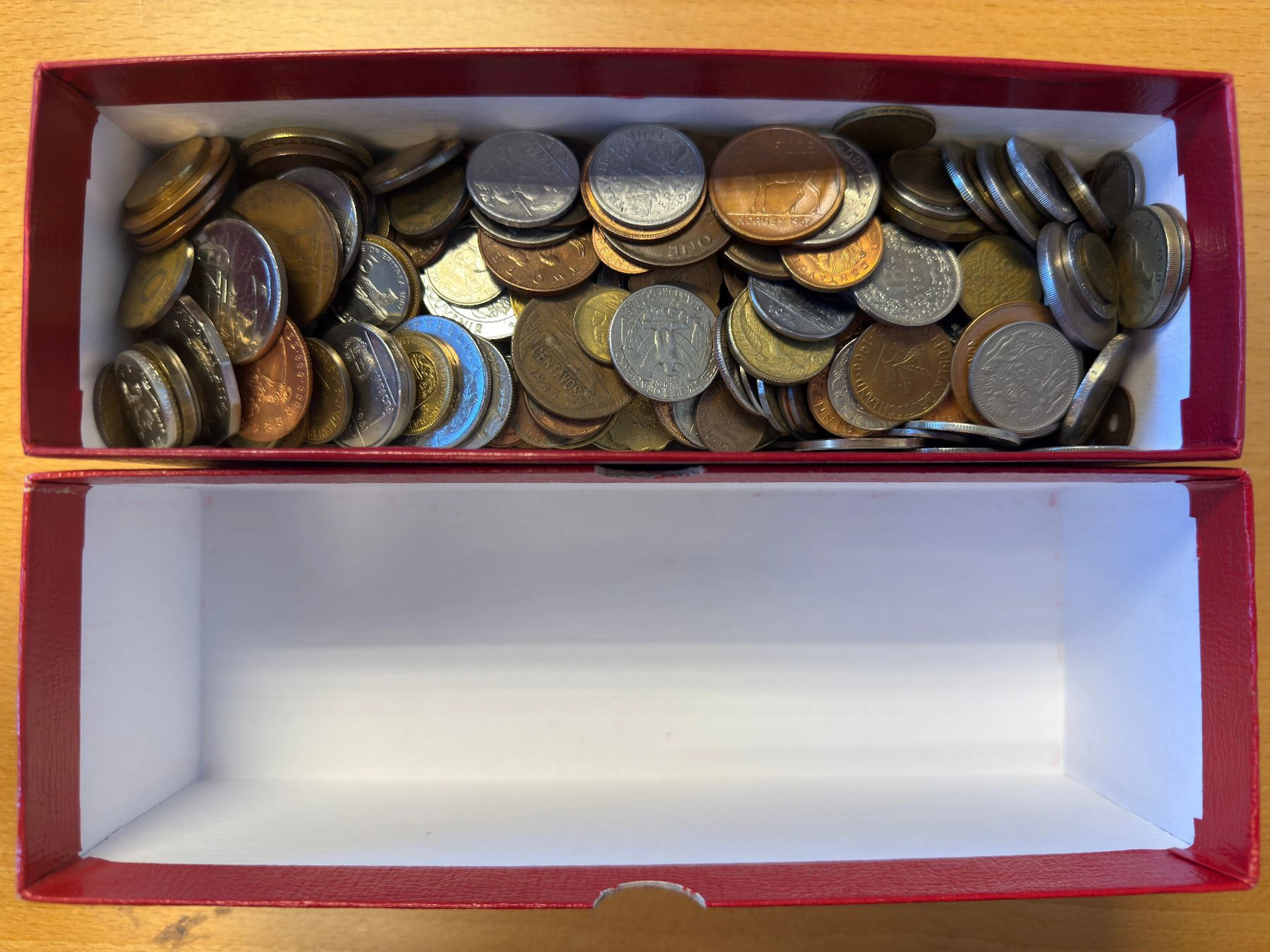 WORLDWIDE: LOT of 669 coins