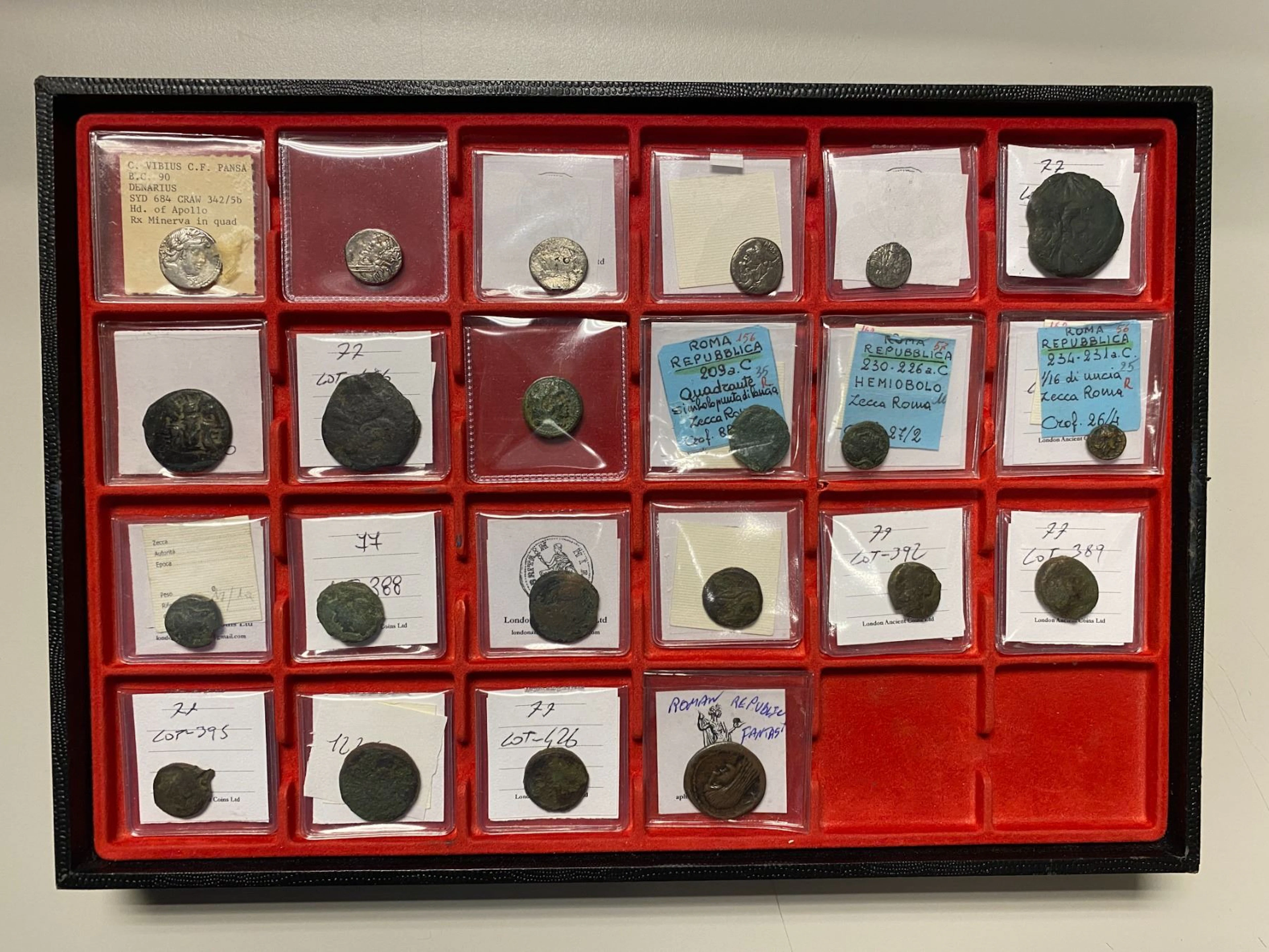 ROMAN REPUBLIC: LOT of 22 coins
