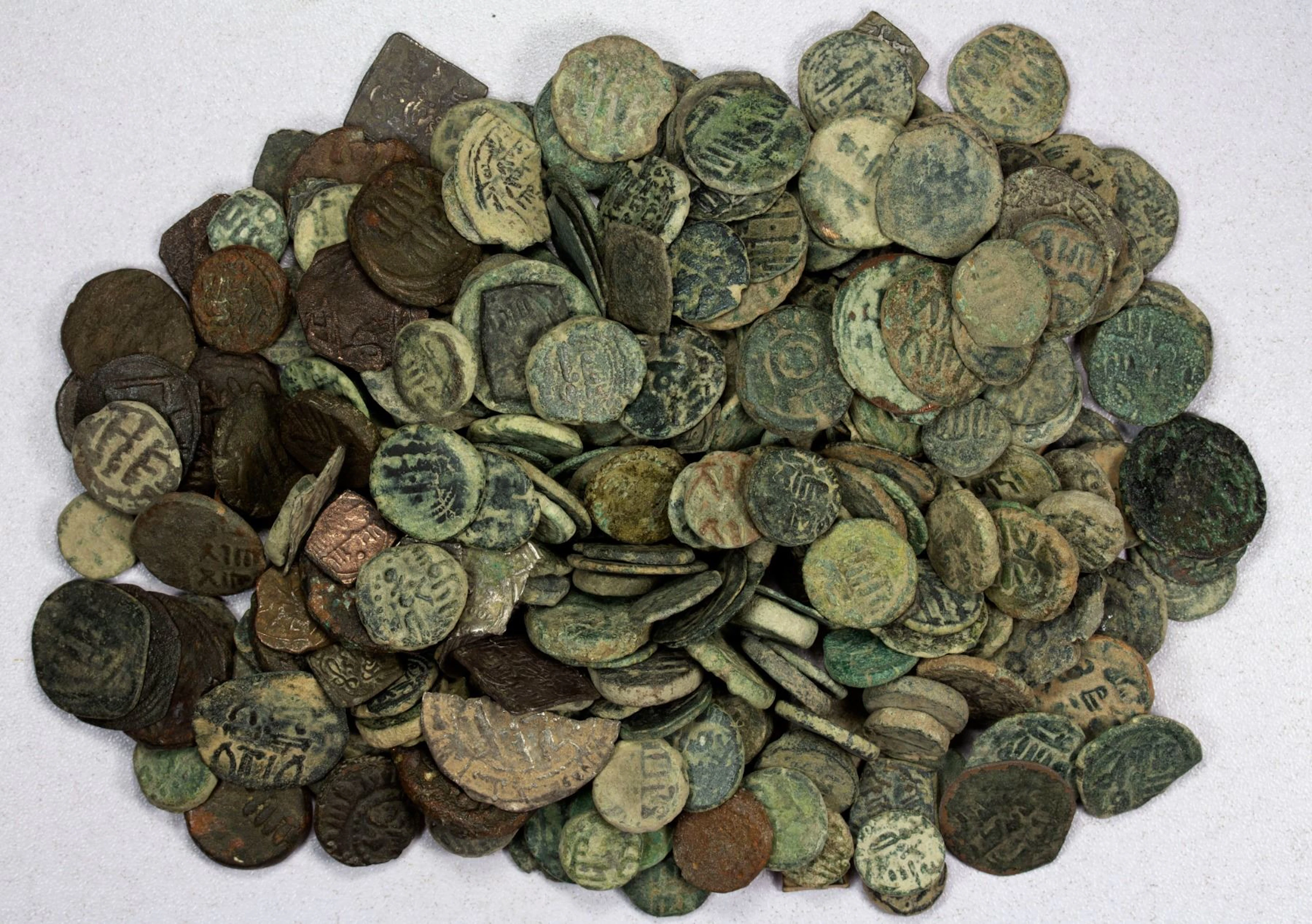EARLY ISLAMIC: MEDIEVAL ISLAMIC SPAIN: LOT of 275 coins