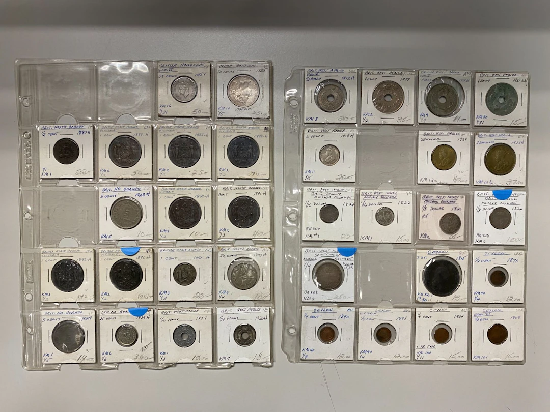 BRITISH COMMONWEALTH: LOT of 35 coins