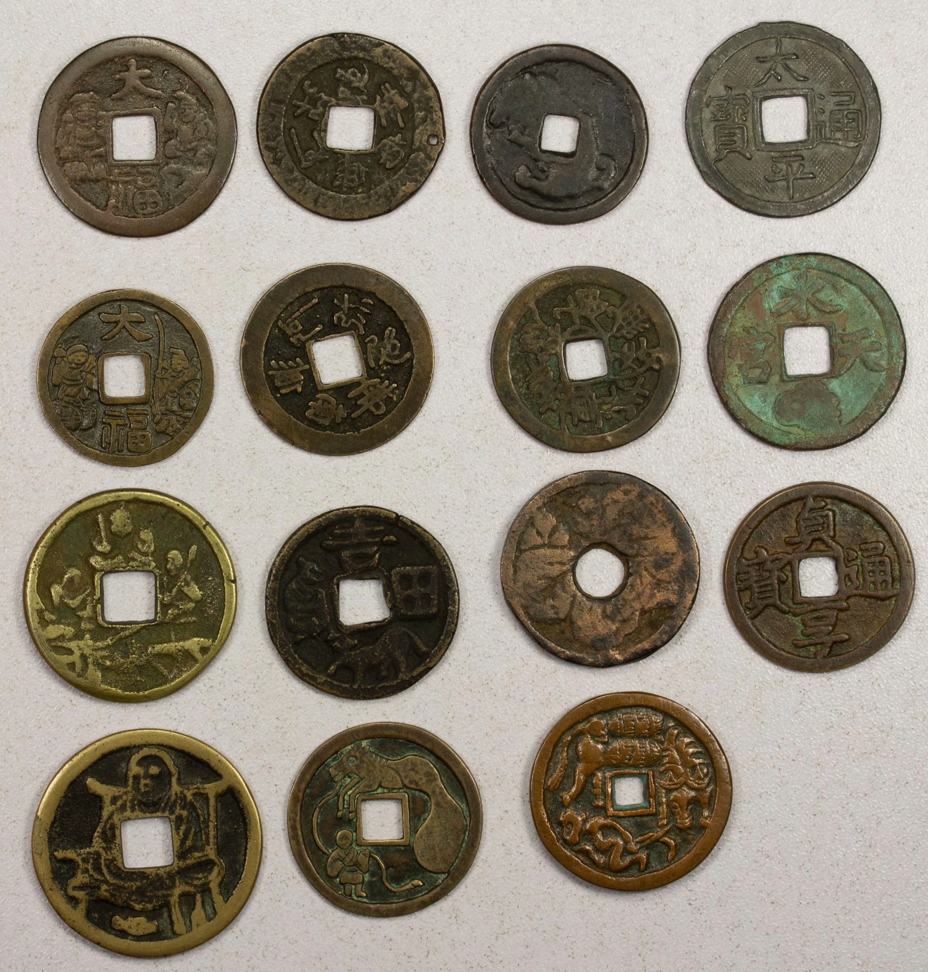 JAPAN: LOT of 15 charms