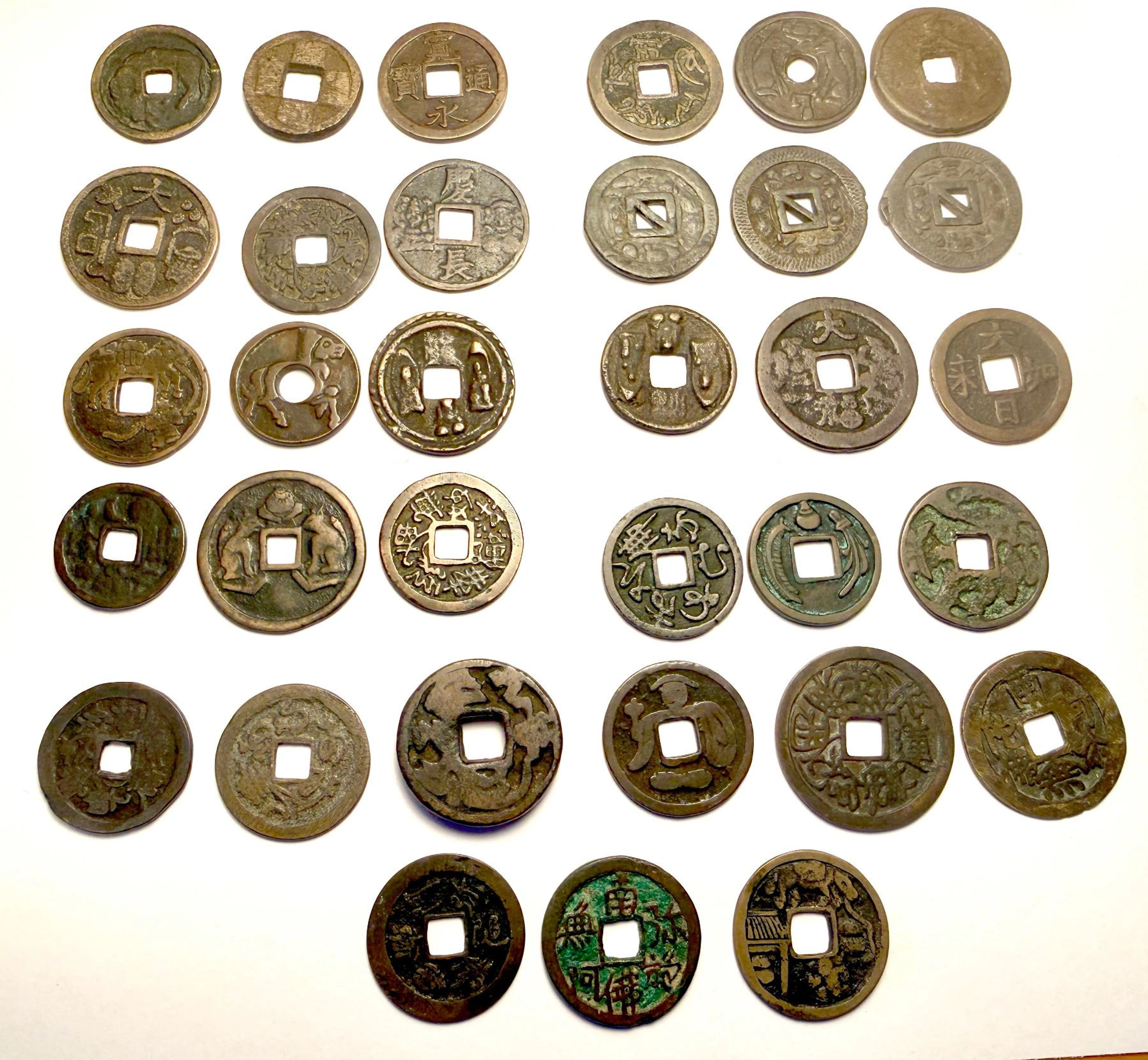 JAPAN: LOT of 33 charms