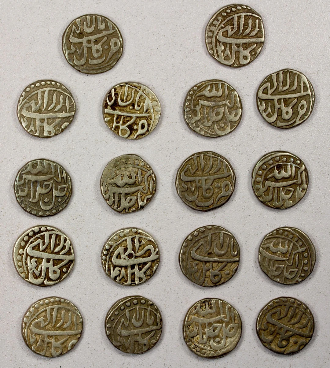 INDIA: MUGHAL: Akbar I, 1556-1605, LOT of 18 half rupees