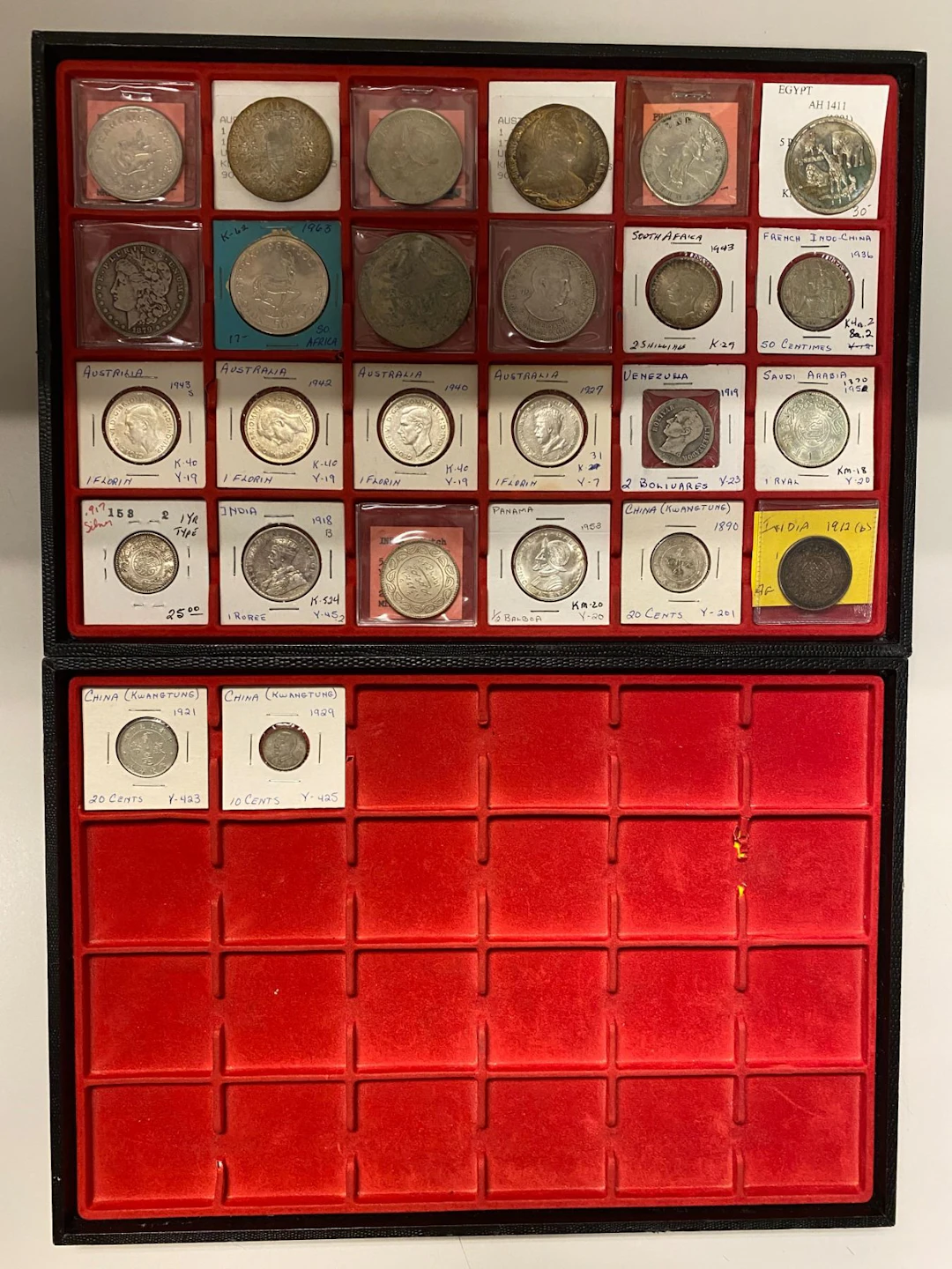 WORLDWIDE: LOT of 26 coins