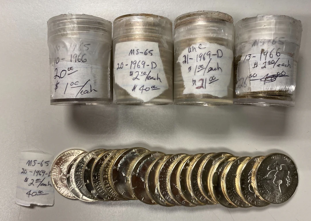 UNITED STATES: LOT of 94 silver coins