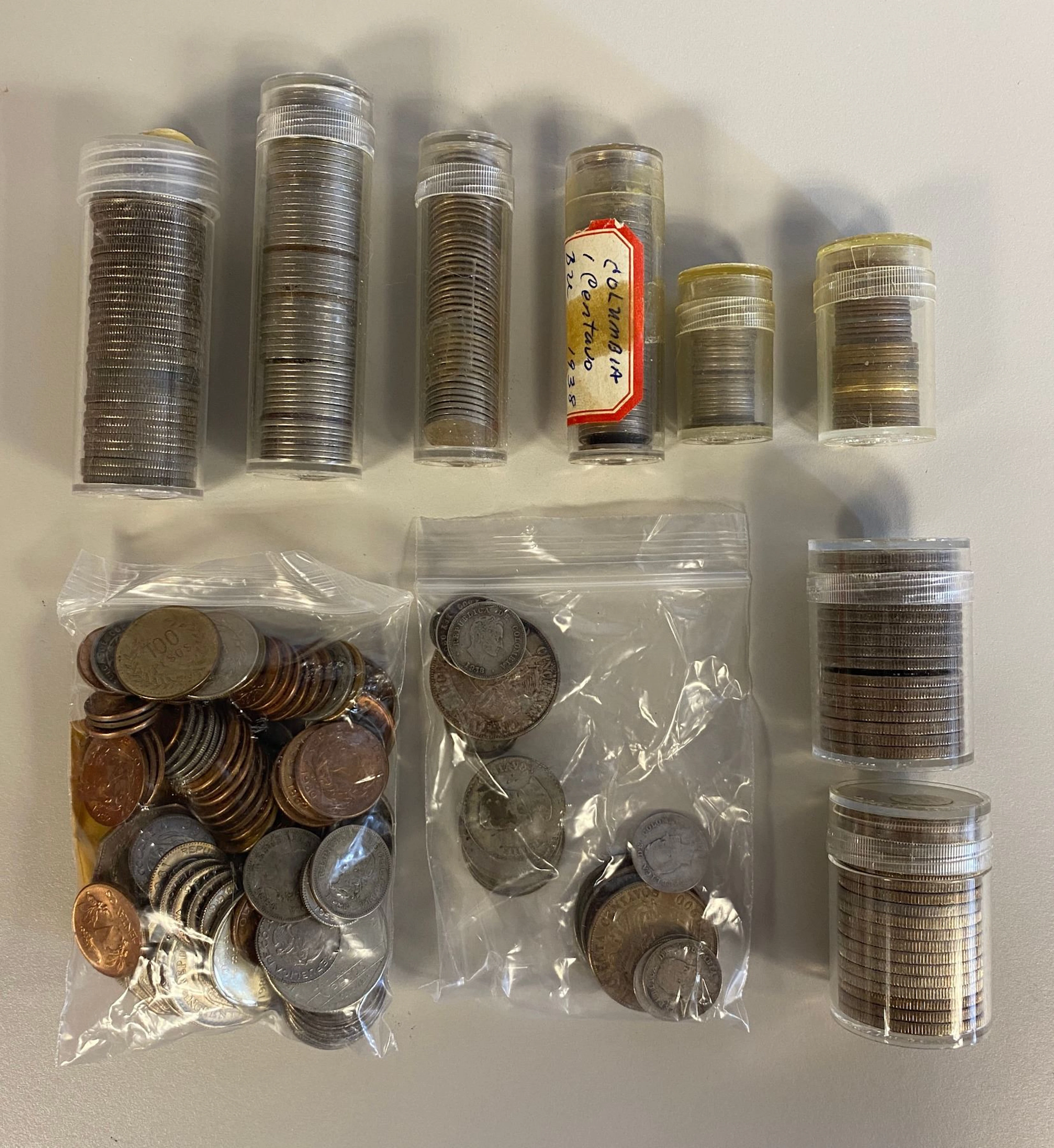 COLOMBIA: LOT of 422 coins