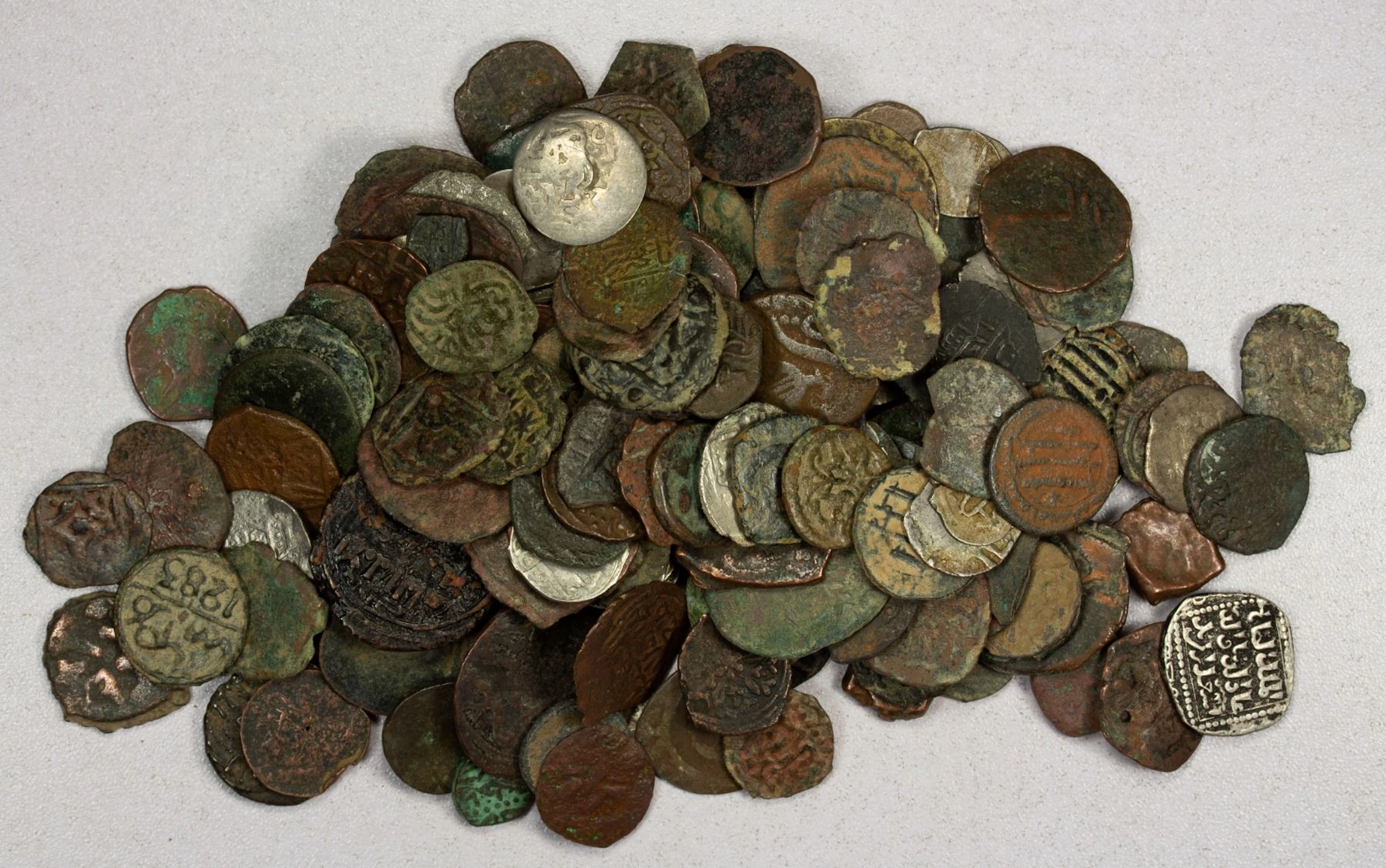 MEDIEVAL ISLAMIC: LOT of 192 coins