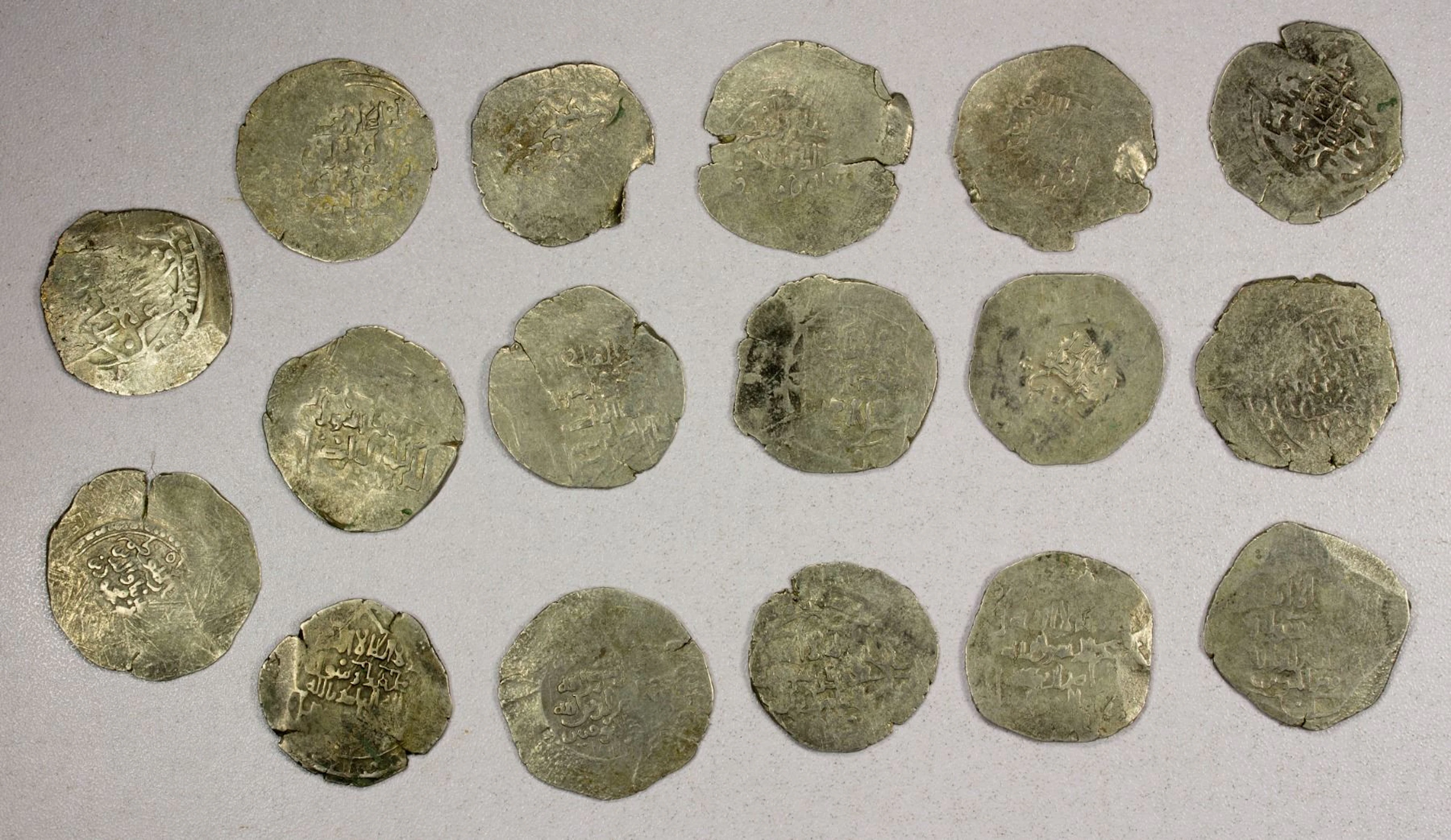 EARLY ISLAMIC: GHORID: Mahmud b. Muhammad, 1206-1212, LOT of 17 silver dirhams