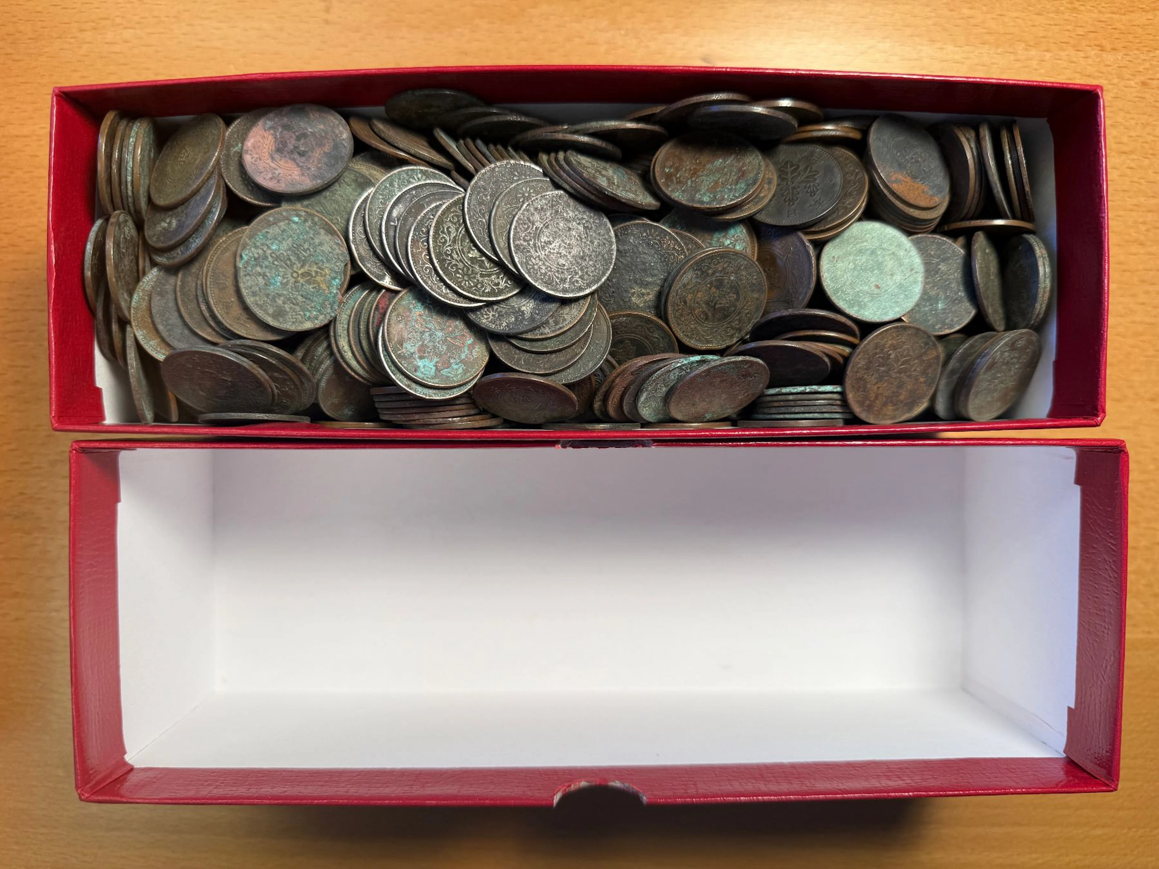 JAPAN: LOT of 932 coins