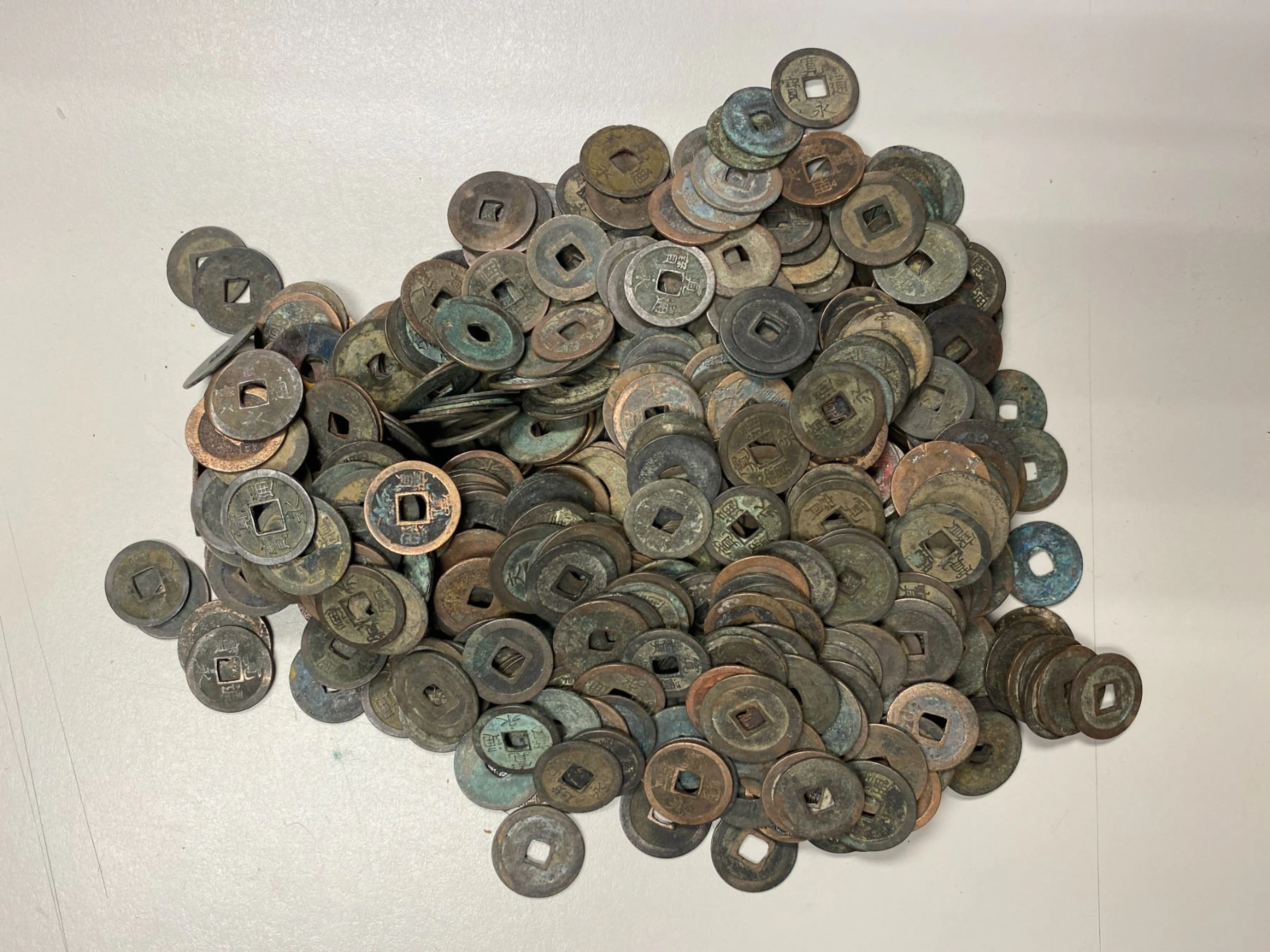 JAPAN: LOT of 408 coins