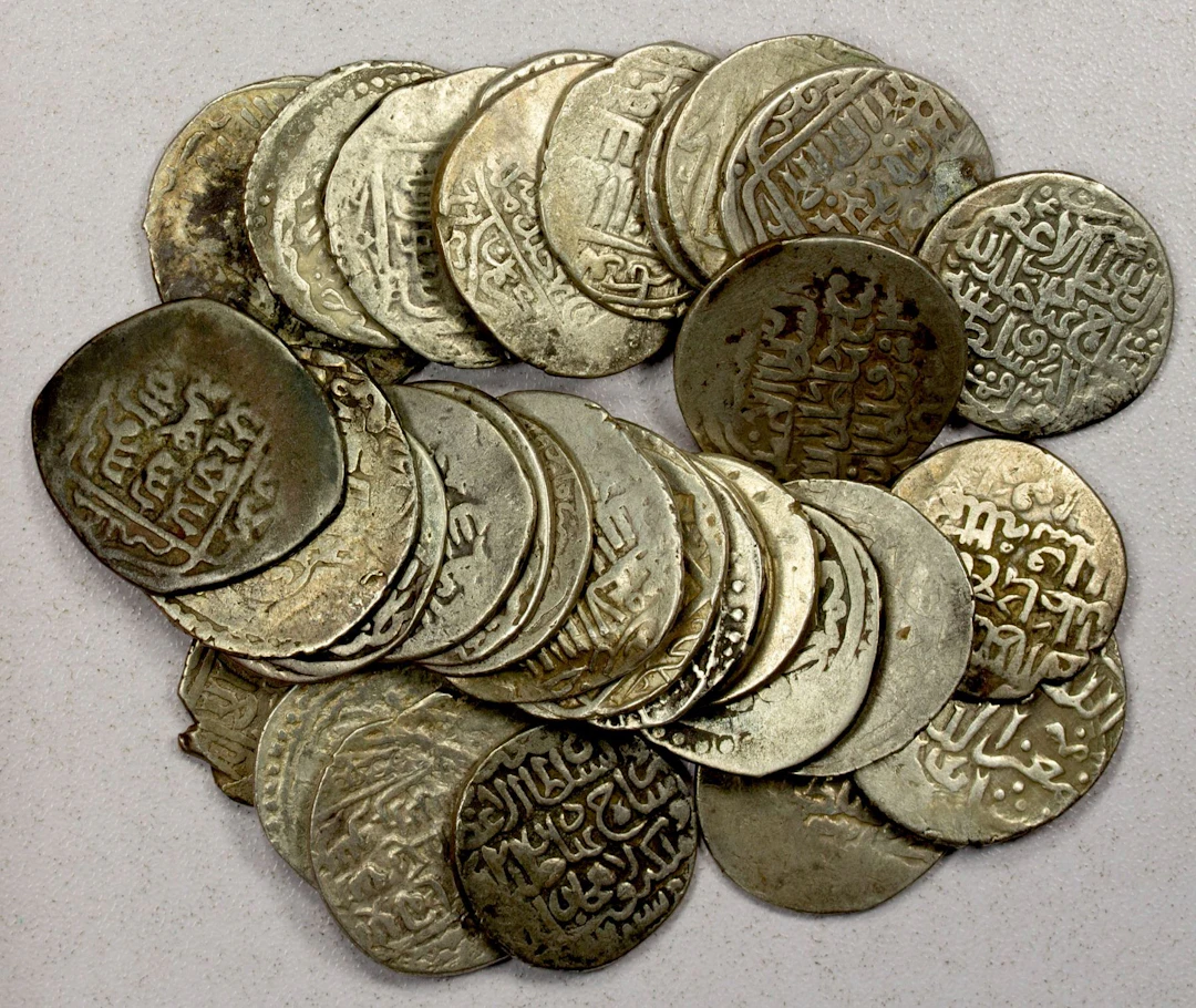 EARLY ISLAMIC: TIMURID: Shahrukh, 1405-1447, LOT of 32 silver tankas