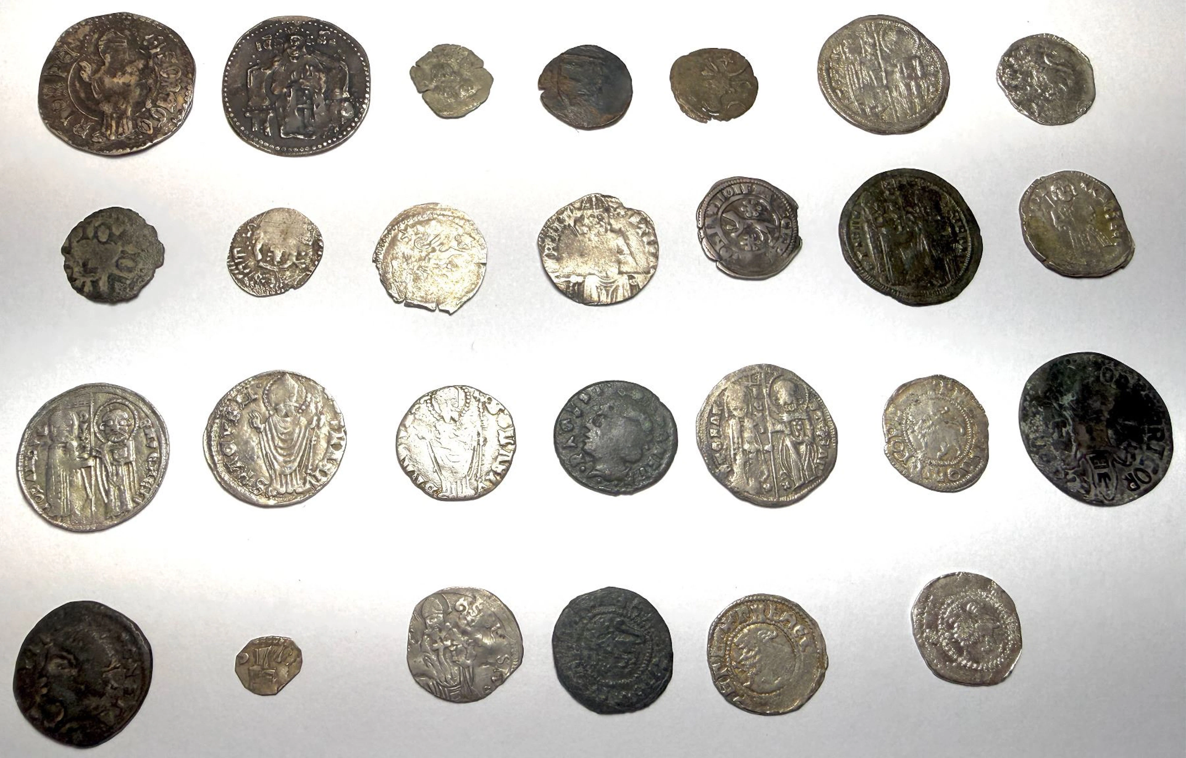 BALKAN STATES: LOT of 27 coins