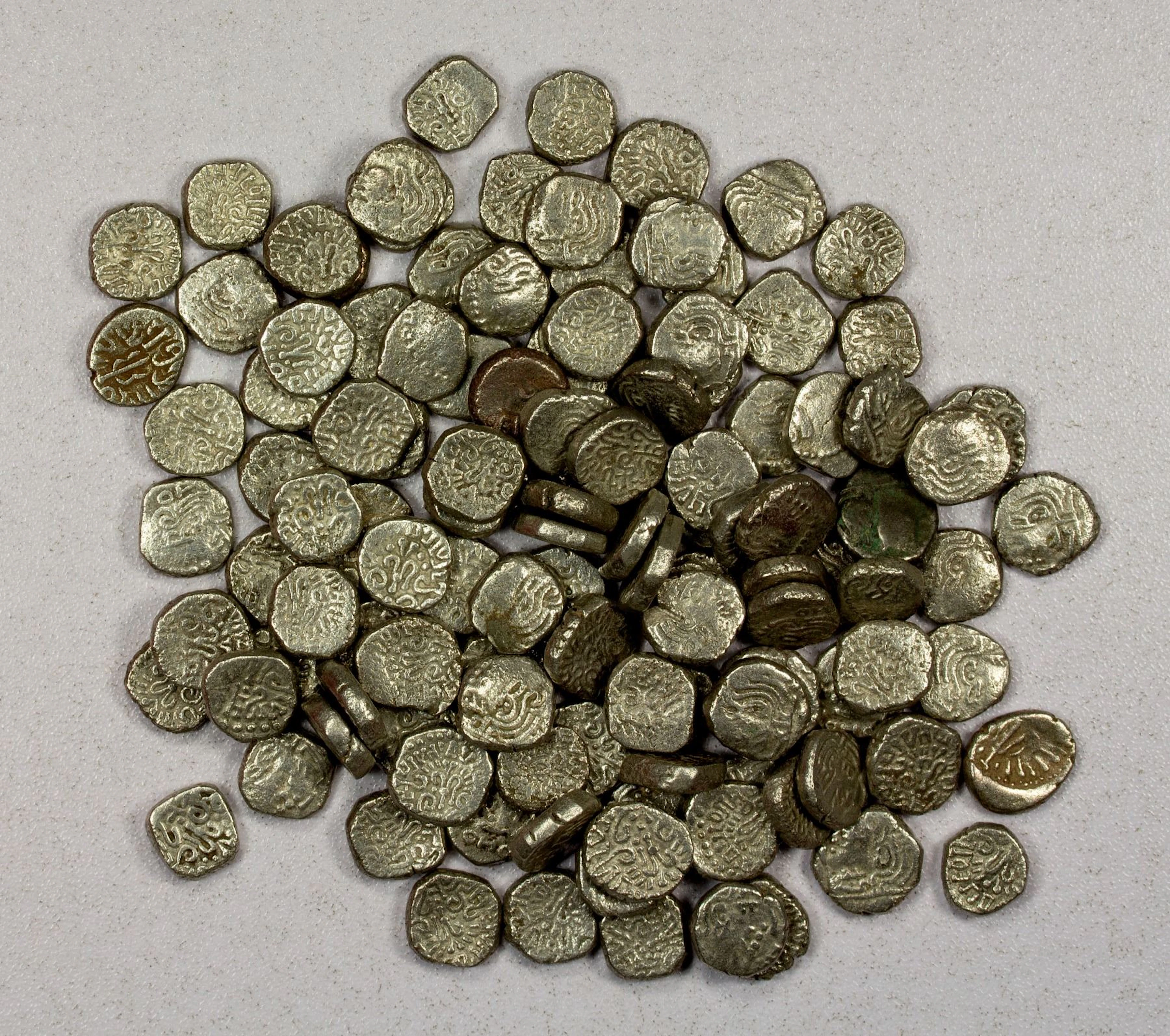 ANCIENT INDIA: GUPTA: LOT of 120 coins