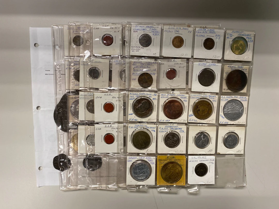 WORLDWIDE: LOT of 61 tokens and medals