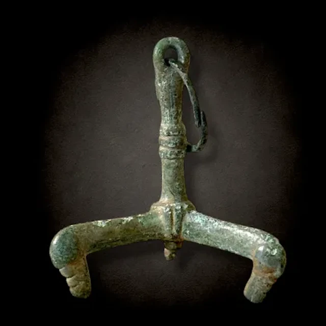 Large Celtic Pendant w three Horse Heads