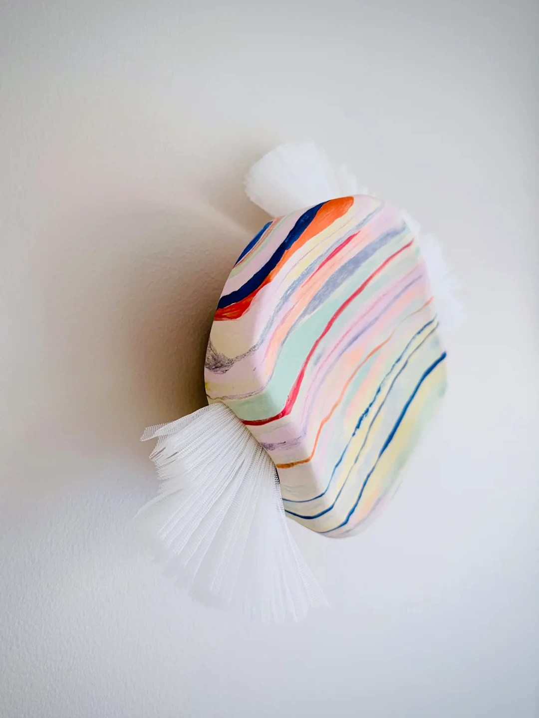 Sculpture "Strip 02", sculpture in glazed stoneware and pleated mesh